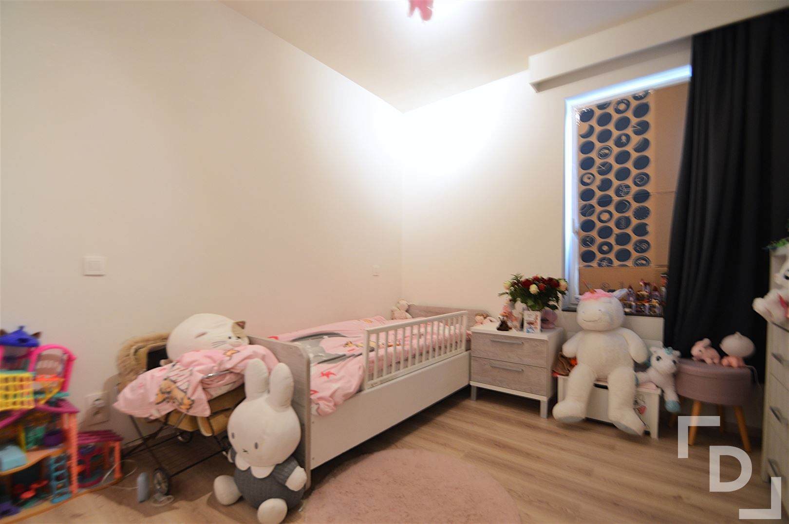 Recent gebouwd appartement met staanplaats te huur in centrum Ieper. foto 9