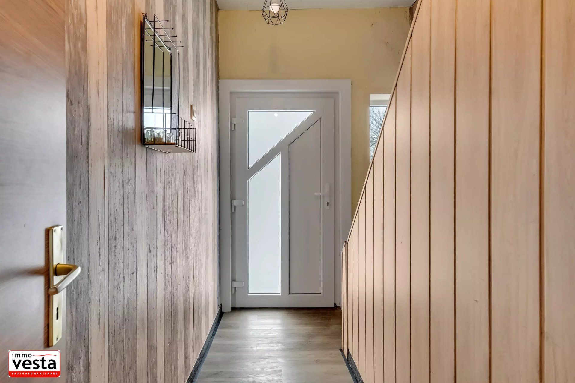 Ruime gezinswoning met 5 slaapkamers foto 2