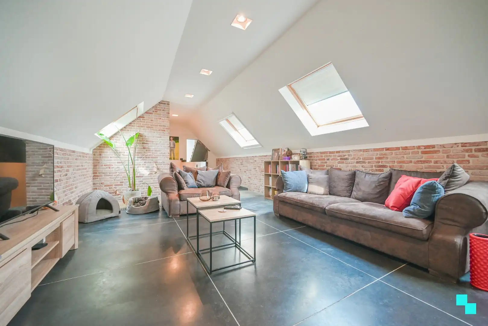 Compleet gerenoveerde ééngezinswoning met 3 slaapkamers en gezellige tuin foto 9