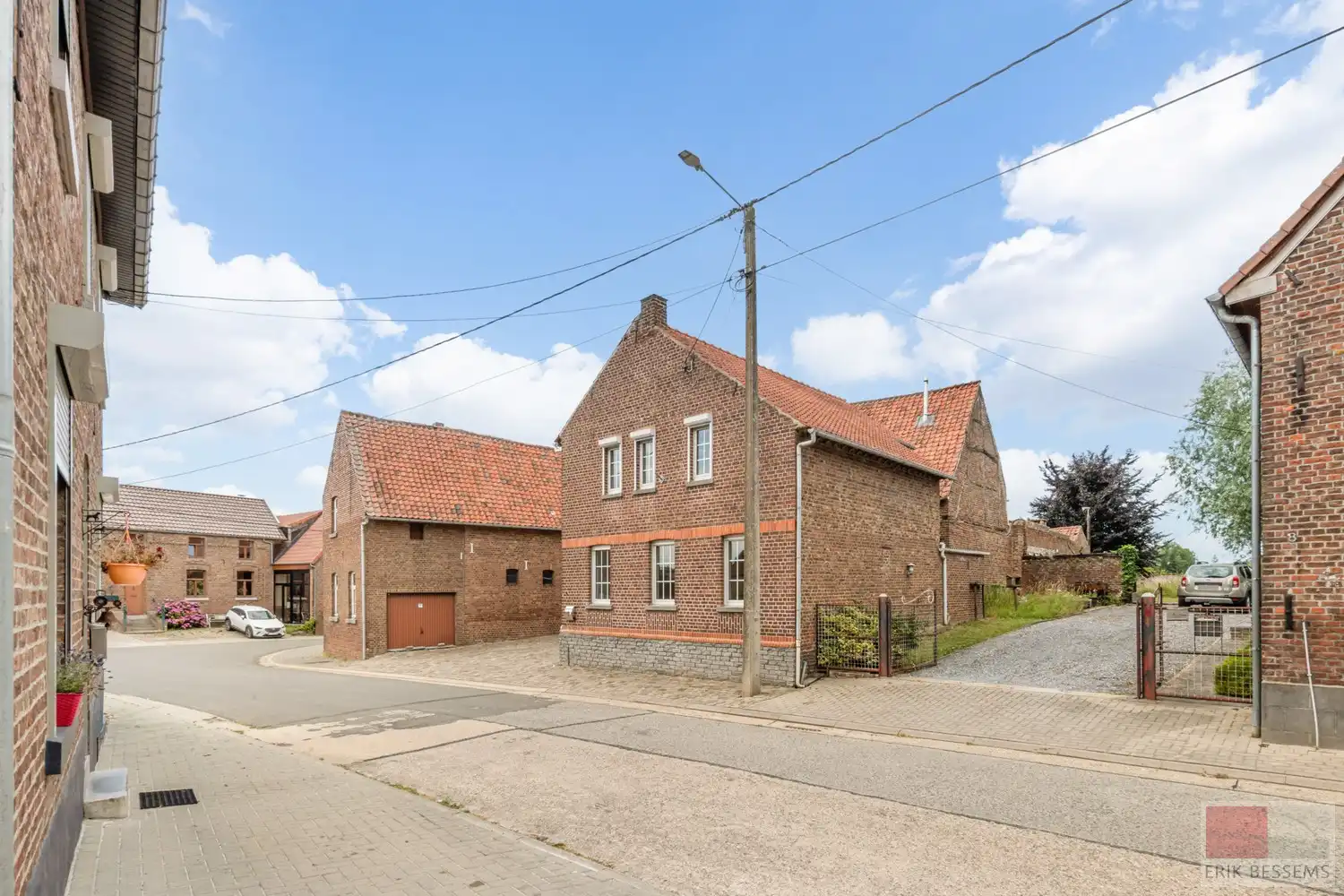 Gedeeltelijk gerenoveerde (vierkants)hoeve, met een potentieel woonoppervlakte van 547m² gelegen op een perceel van 1366m². foto 30