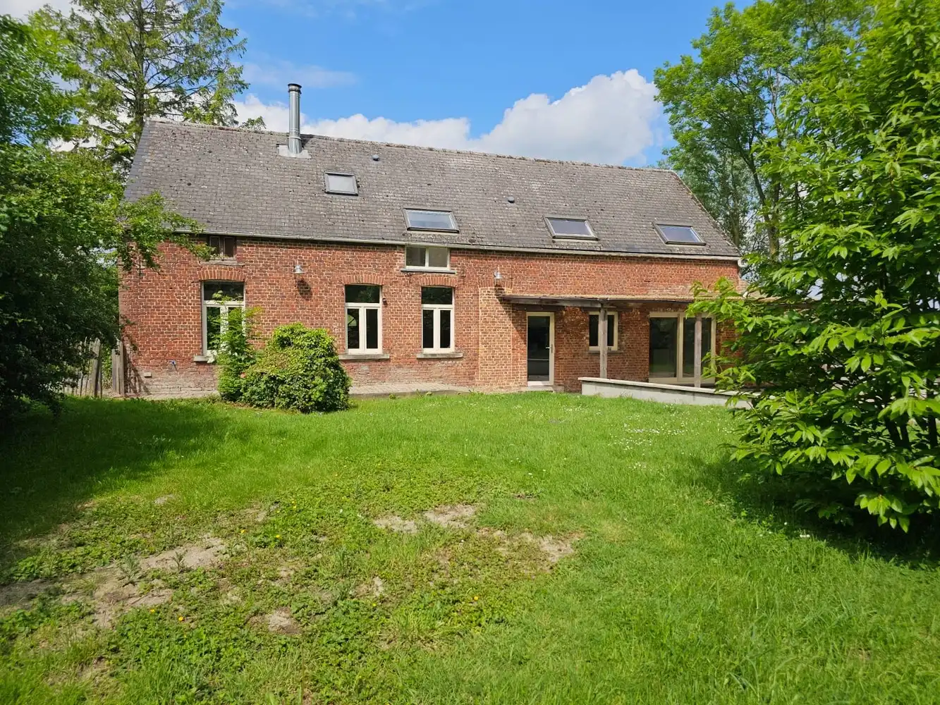 Uiterst rustig gelegen landhuis foto {{pictureIndex}}