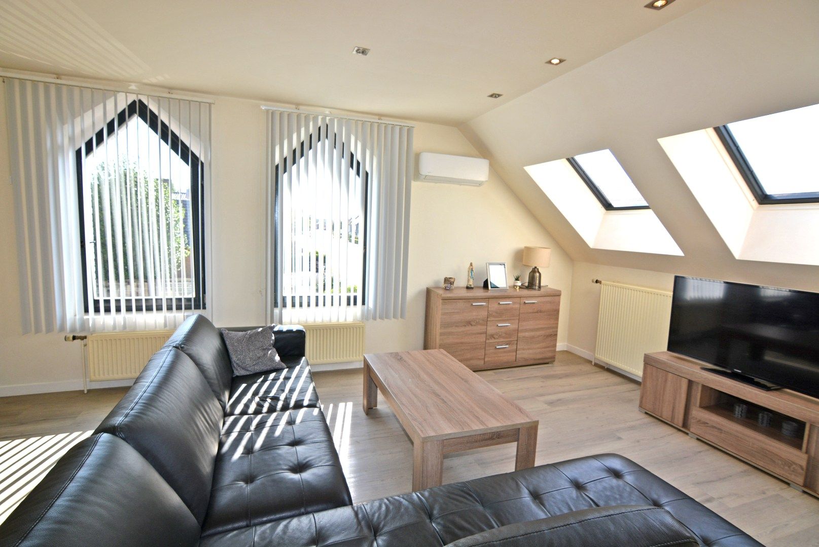 Modern appartement met 2 slpks en parking. foto 9