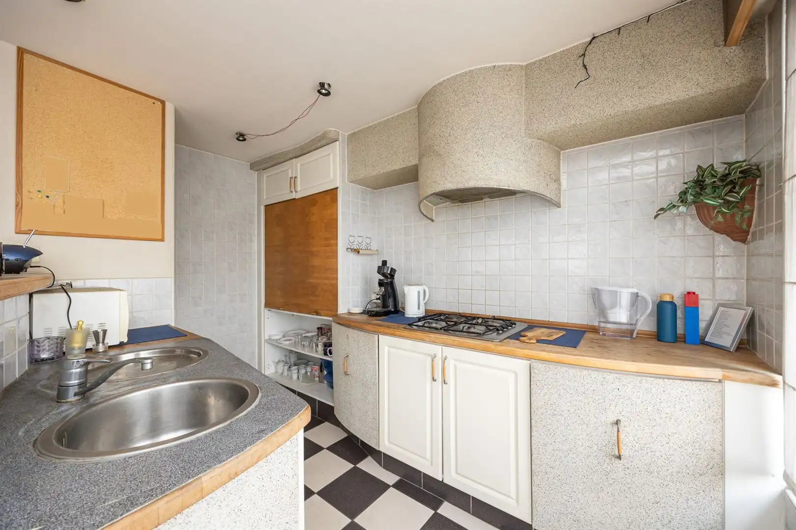 Te renoveren hoekappartement ca. 99m2 op centrale locatie foto 7