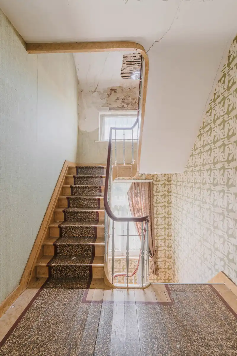 Karaktervolle, te renoveren woning met tal van mogelijkheden foto 21