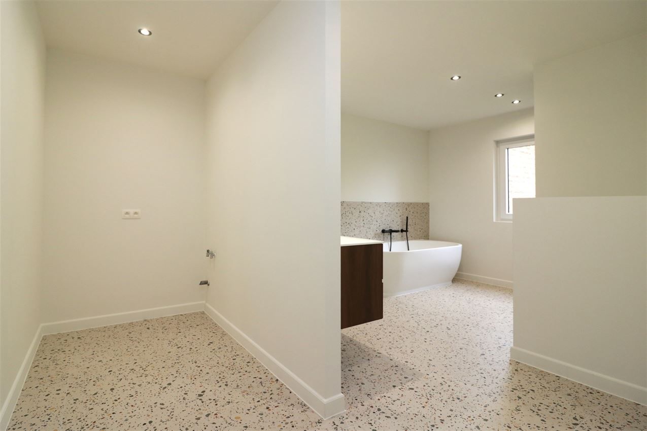 Hoogwaardig gerenoveerde stadswoning met 3slk en tuintje foto 21