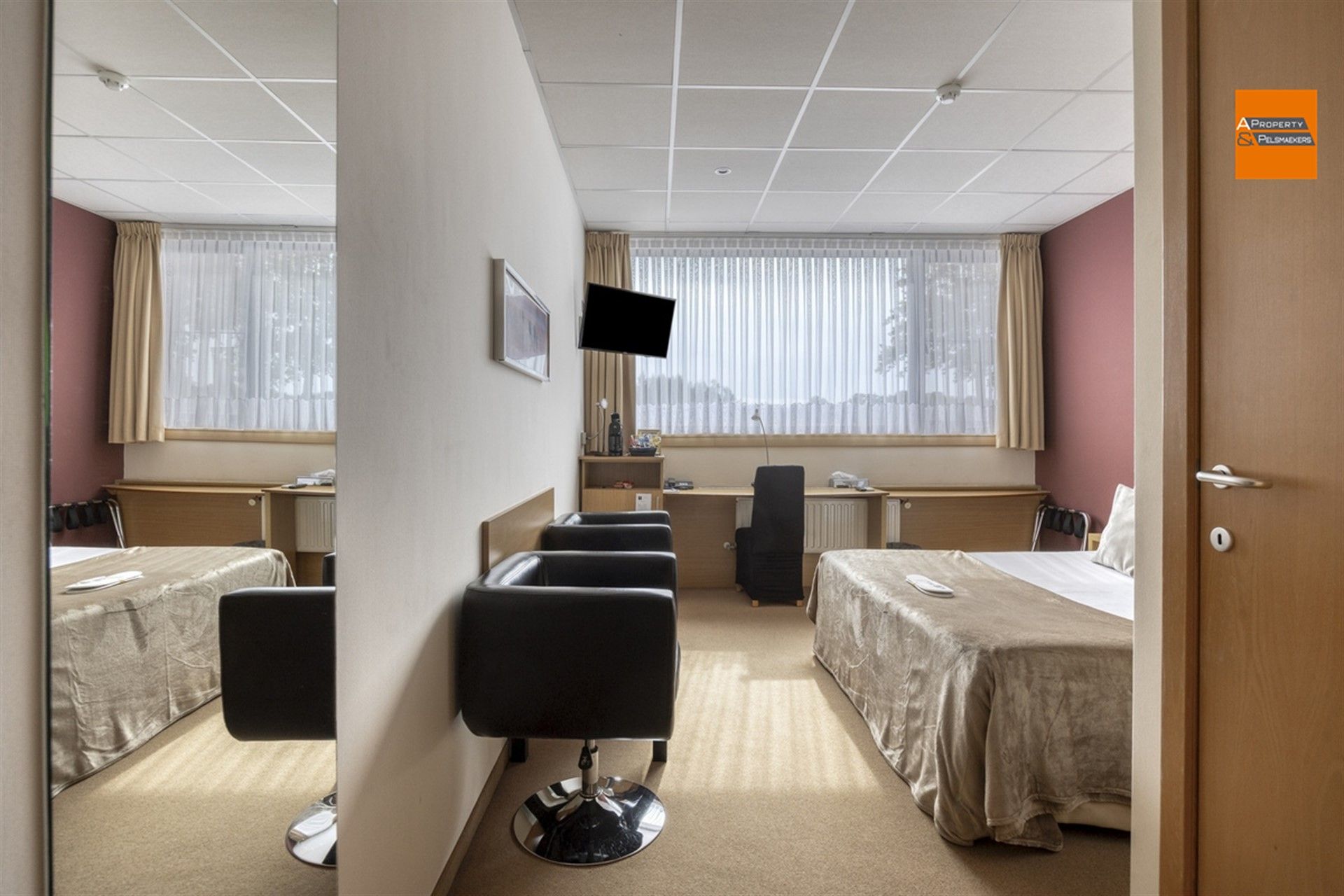 Hotel met 24 kamers foto 11