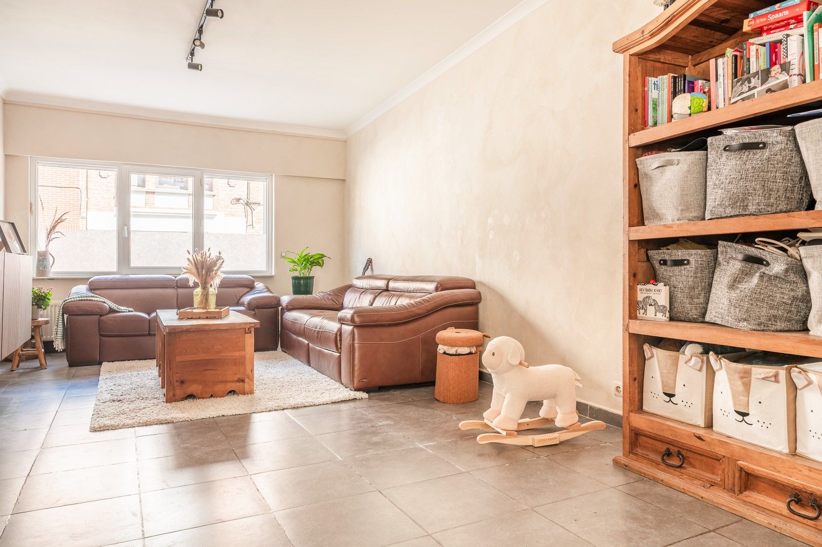 Instapklare woning met magazijn foto 4