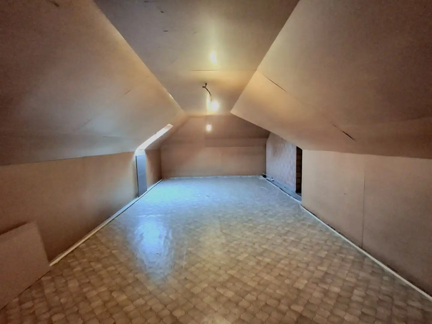 ALLEENSTAANDE WONING MET 2 SLAAPKAMERS EN TUIN IN CENTRUM RUISELEDE foto 9