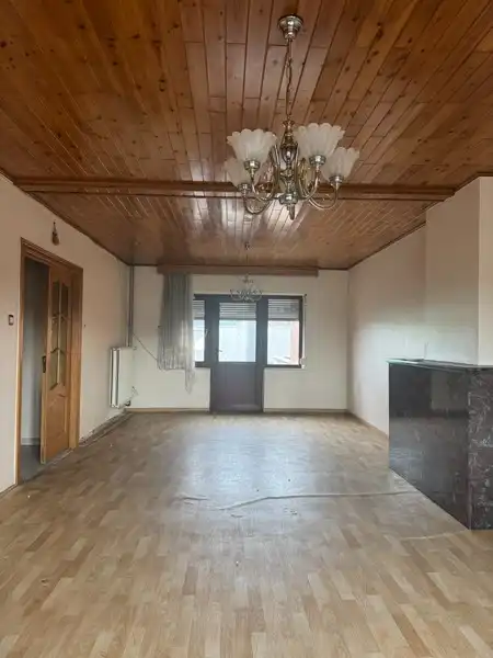 Handelspand met woonst op een strategische ligging. foto 17