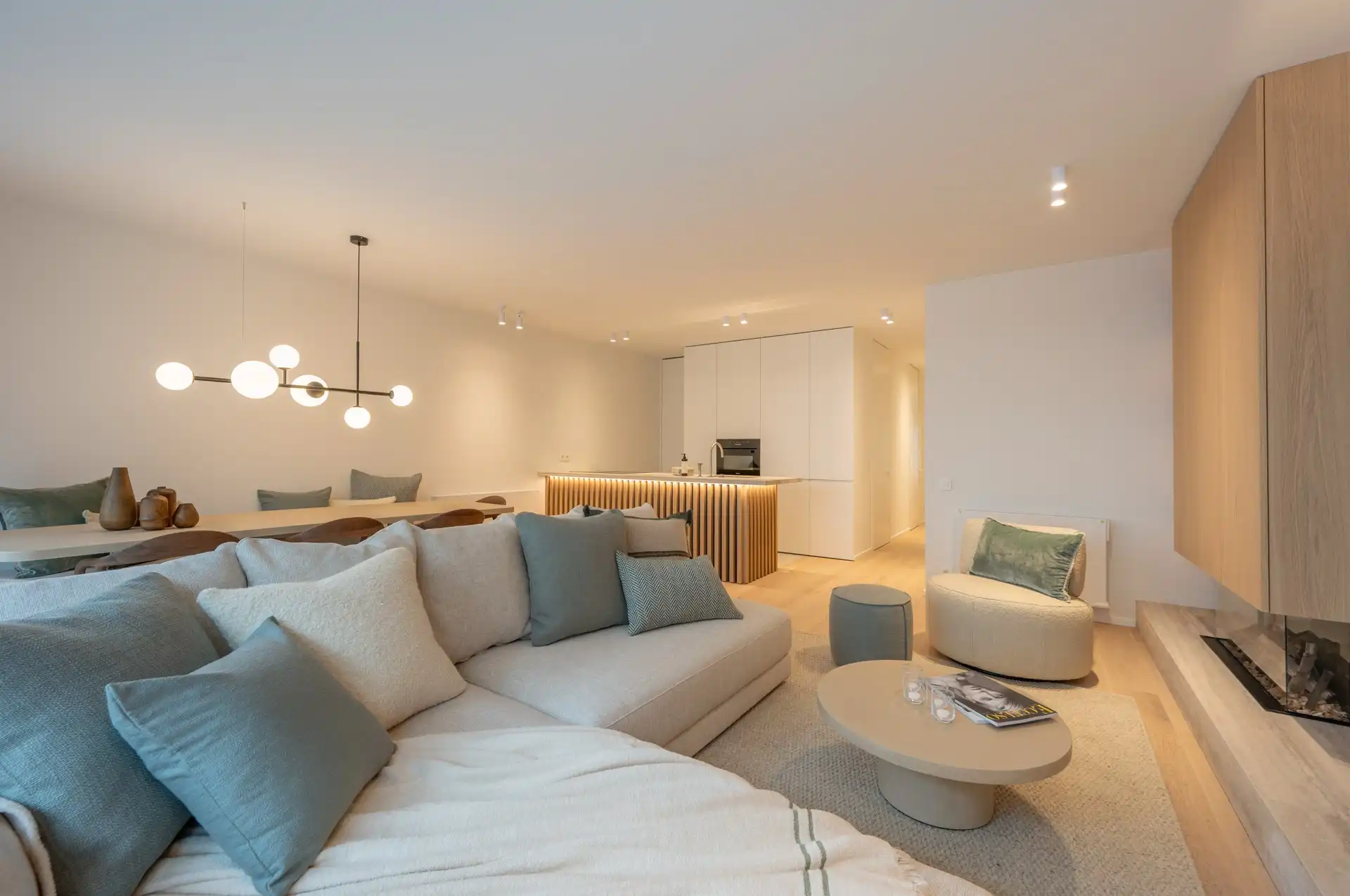 Prachtig gerenoveerd appartement met zuidwesten oriëntatie gelegen in het centrum van Knokke, vlakbij de Dumortierlaan foto 4