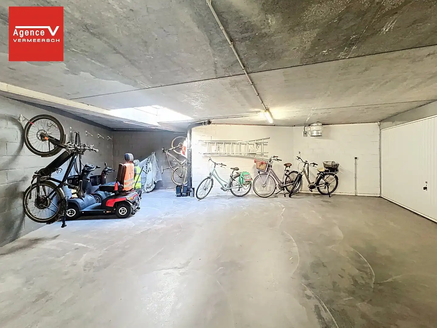 Ruim leefappartement gesitueerd op gunstige locatie tussen Leopold I-plein en Casino Kursaal van Oostende.  foto 17