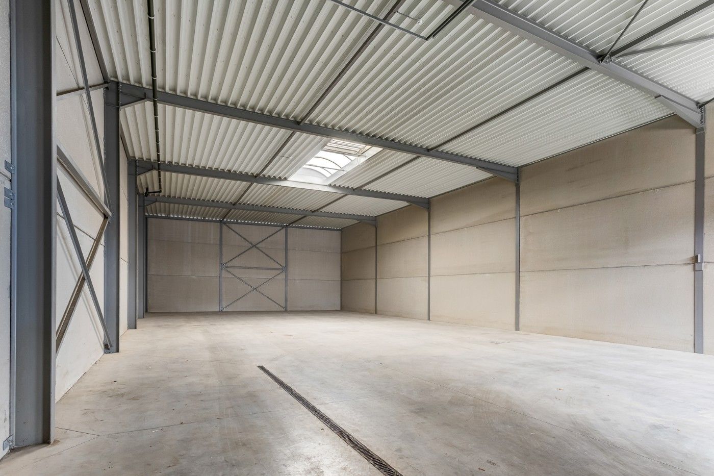 Ruim magazijn van 445m² in industriegebied van Kapellen foto 3