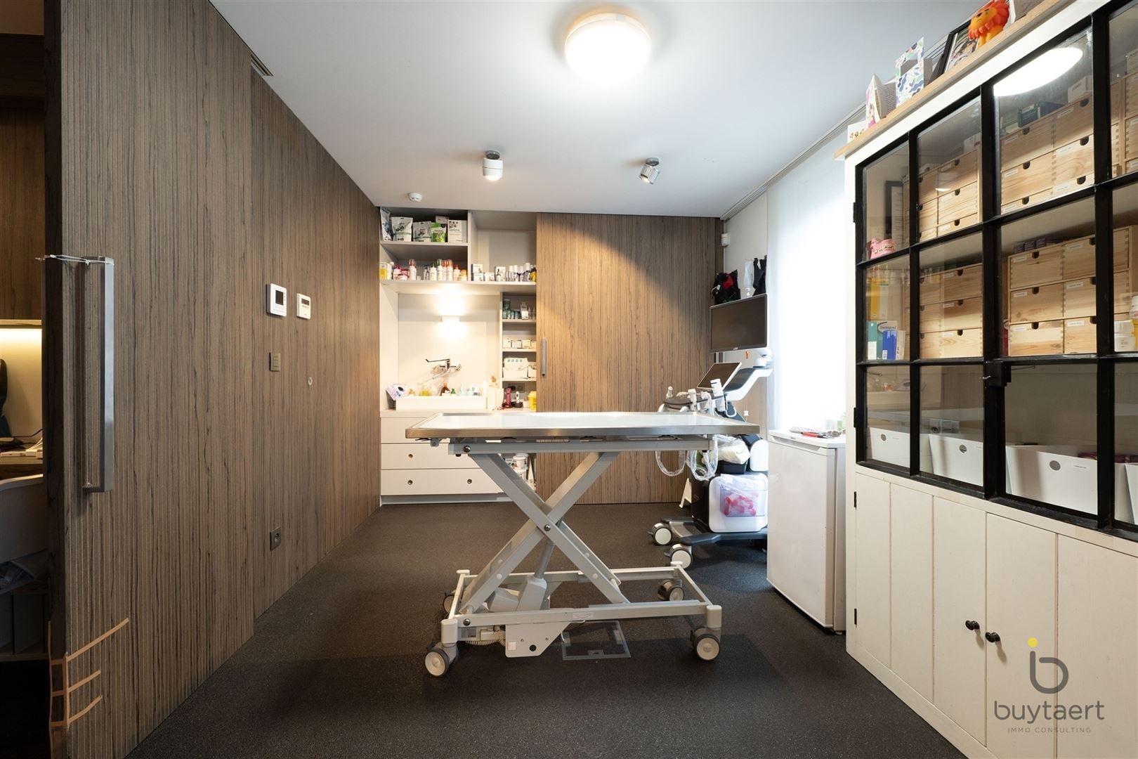 RUIME EN LICHTRIJKE PRAKTIJK IN GELIJKVLOERSAPPARTEMENT MET PRIVÉ-TUIN foto 19