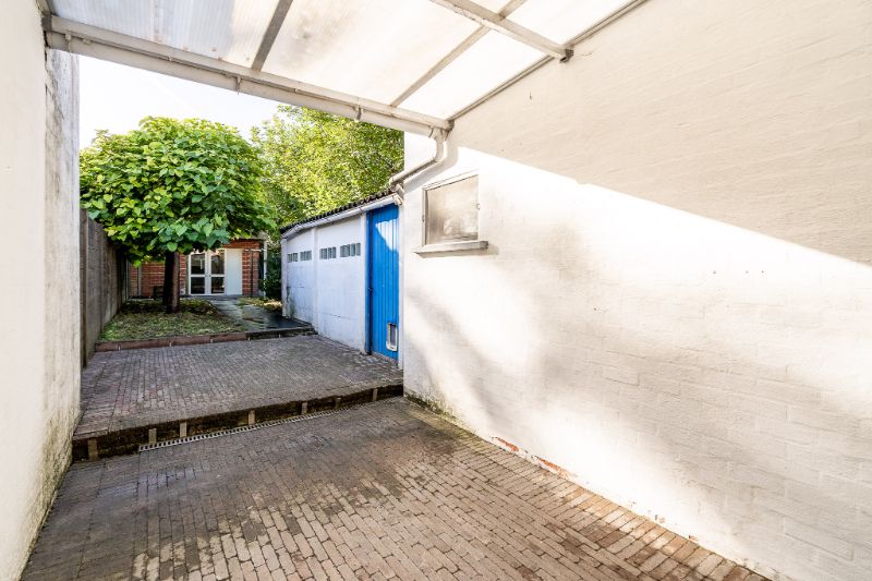 Instapklare woning met ruime keuken, tuin en garage op centrale locatie foto 25