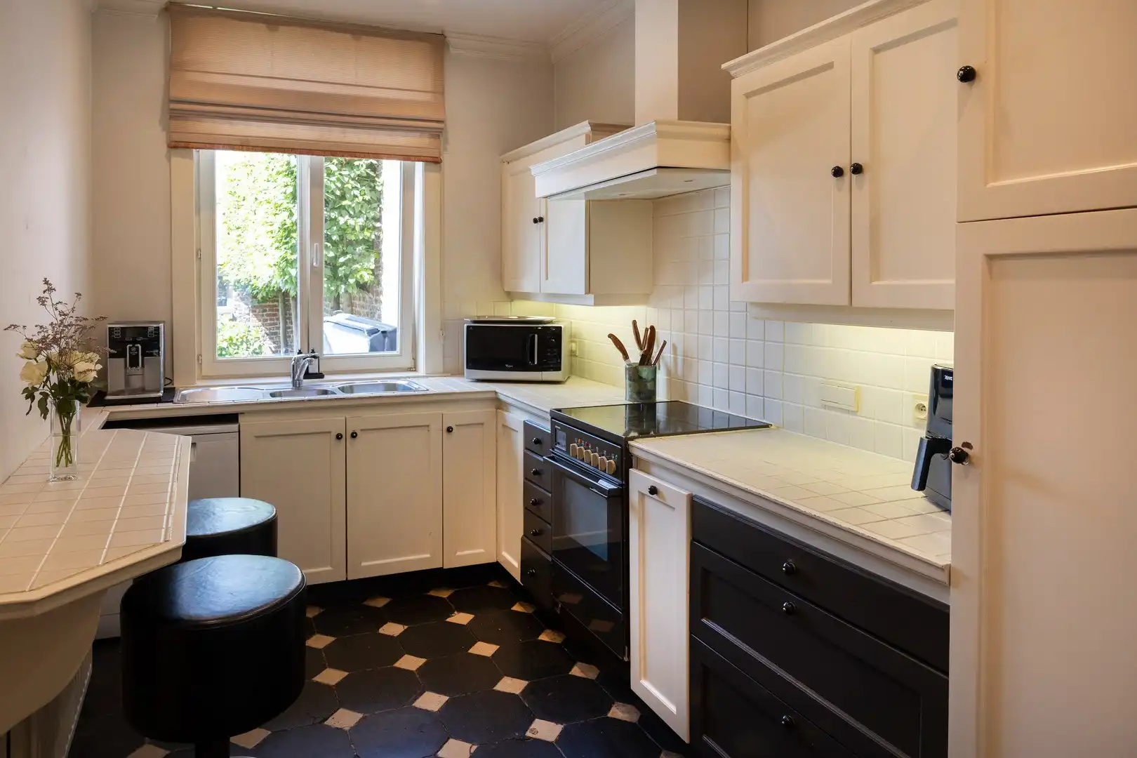 Karaktervolle woning met 4 kamers en gezellige binnentuin. foto 5
