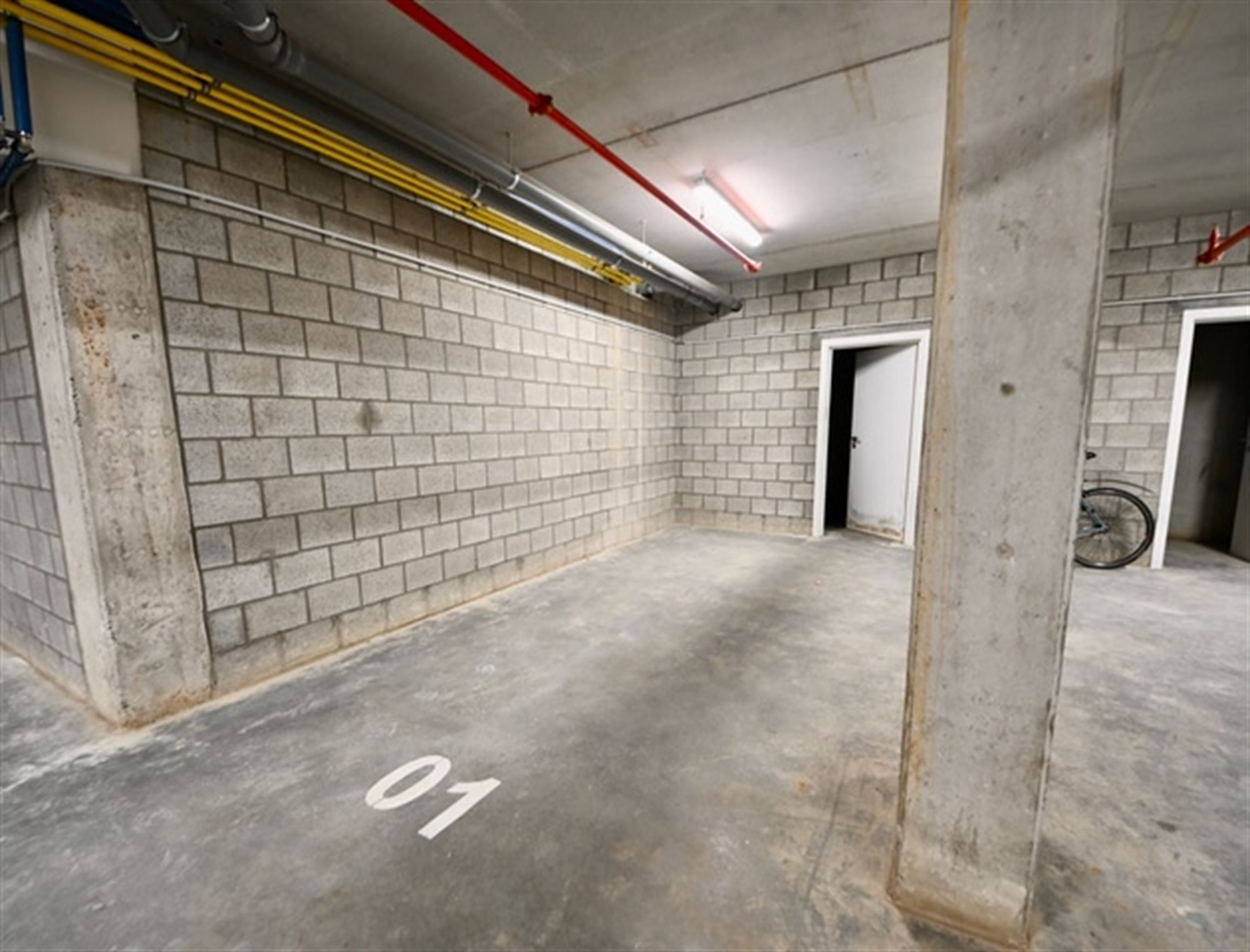 Appartement met 2 slaapkamers, tuin en staanplaats.  foto 11