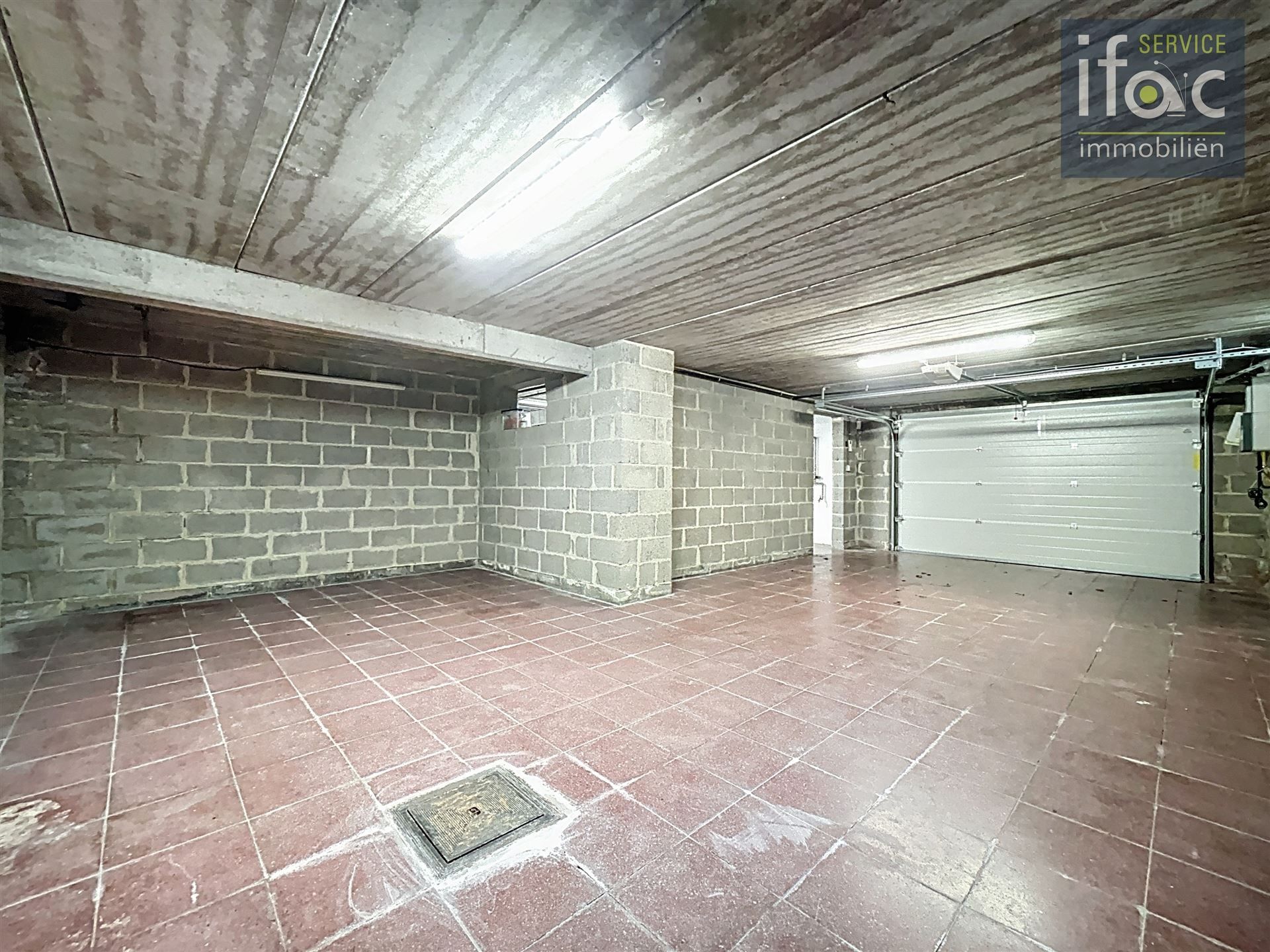 Villa met 5 slaapkamers, 2 badkamers op uitstekende locatie foto 9