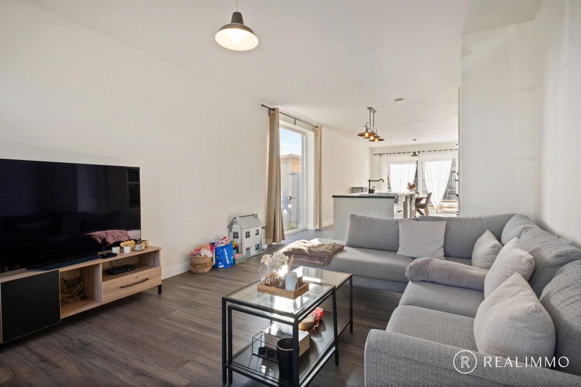 Verrassend ruime nieuwbouwwoning met 4 slaapkamers foto 4
