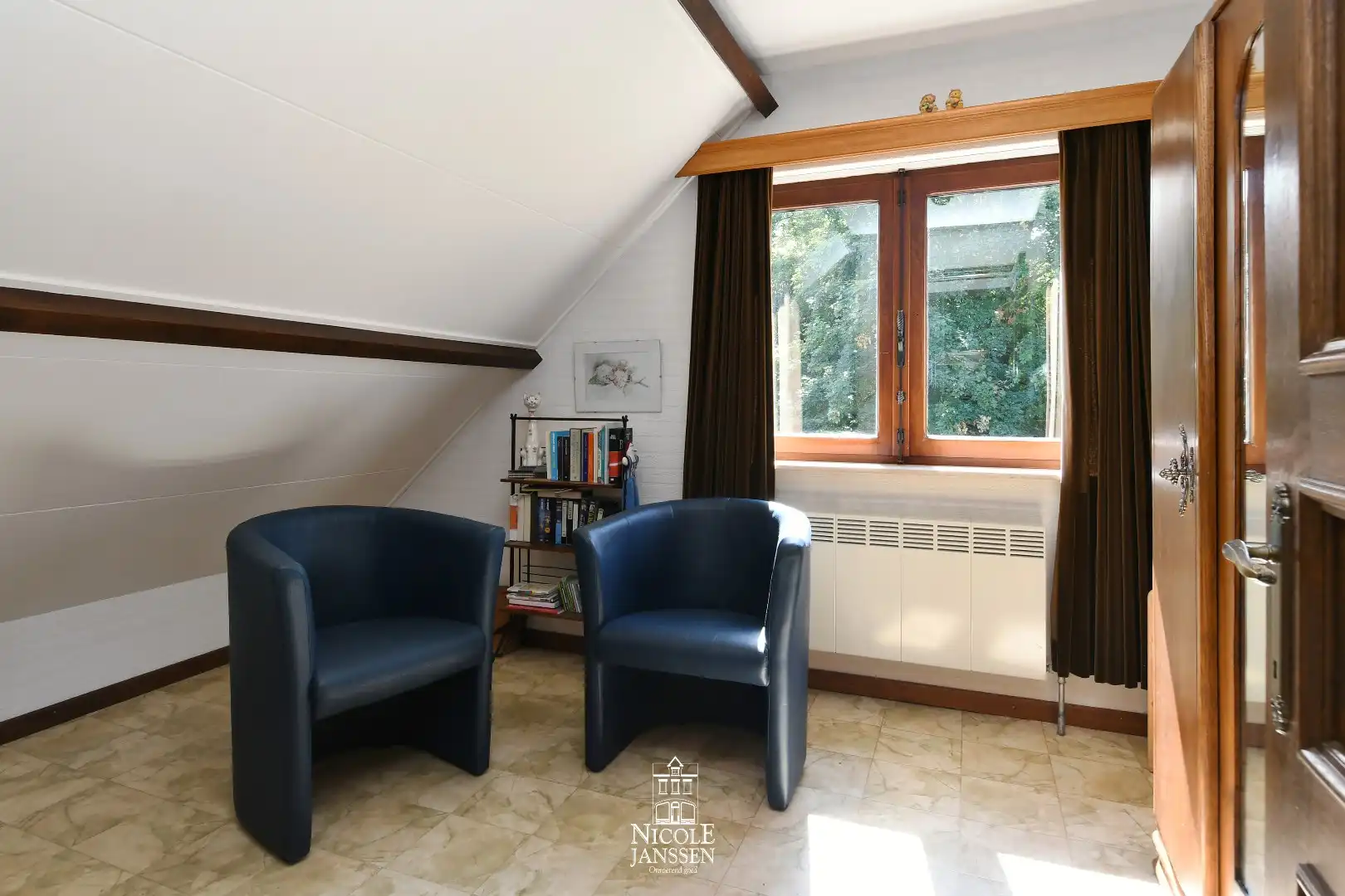 Ruime gezinswoning op een royaal perceel in een rustige omgeving  foto 16