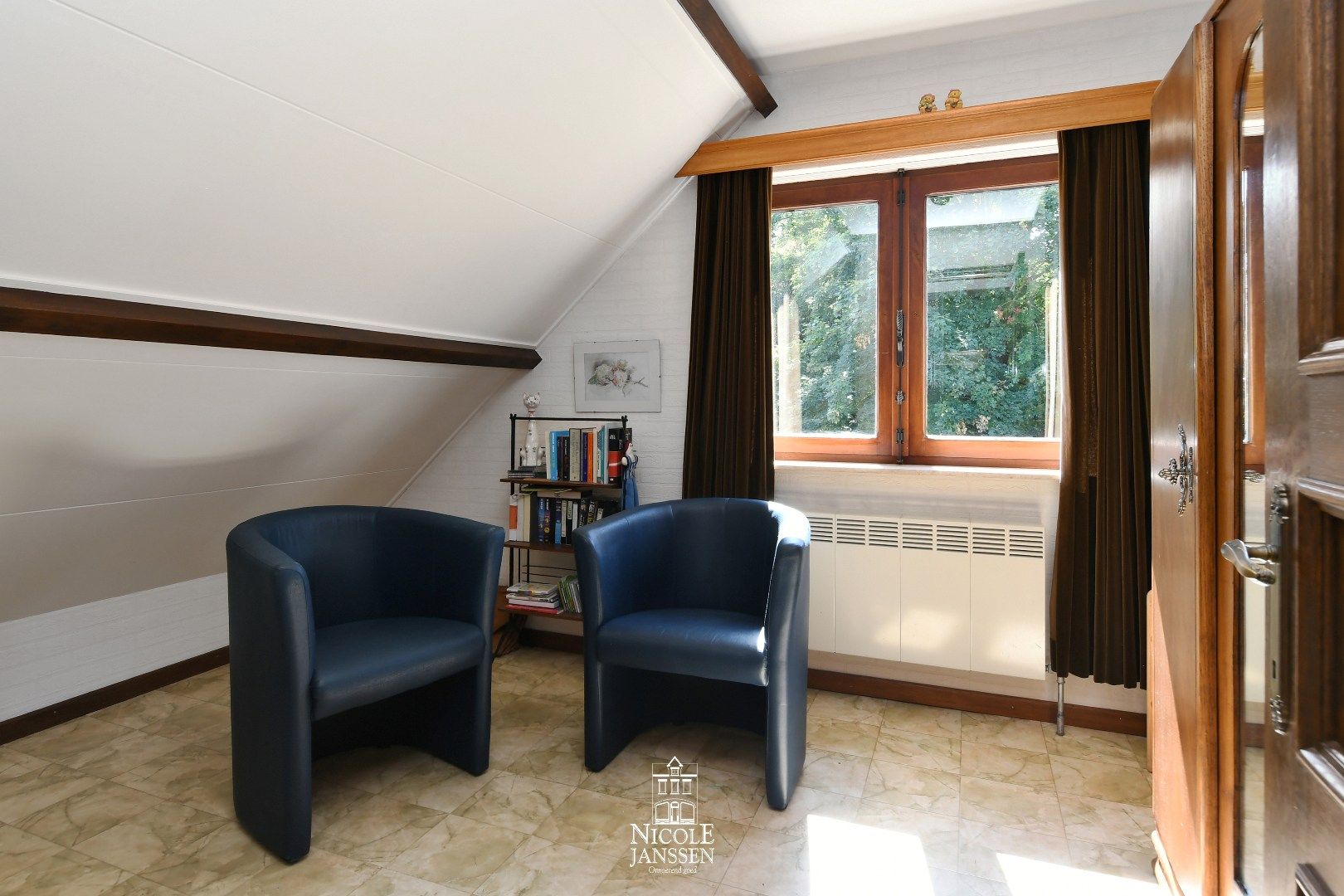 Ruime gezinswoning op een royaal perceel in een rustige omgeving  foto 16