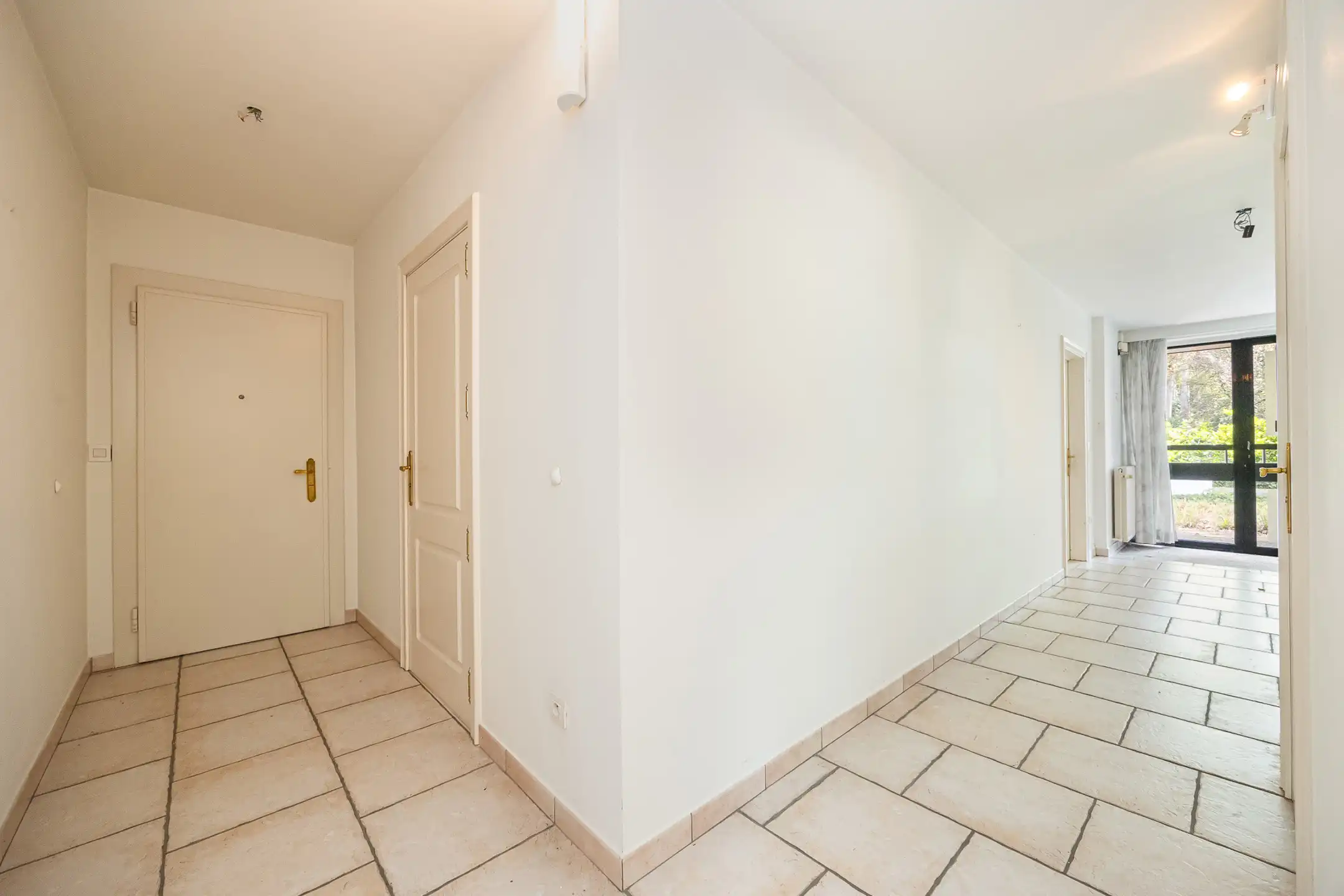Ruime villa met 2 (mog. 3) slaapkamers op 2.030 m² op het ZW foto 18
