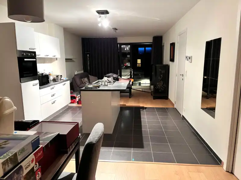 Lichtrijk twee slaapkamer appartement met autostaanplaats foto 3