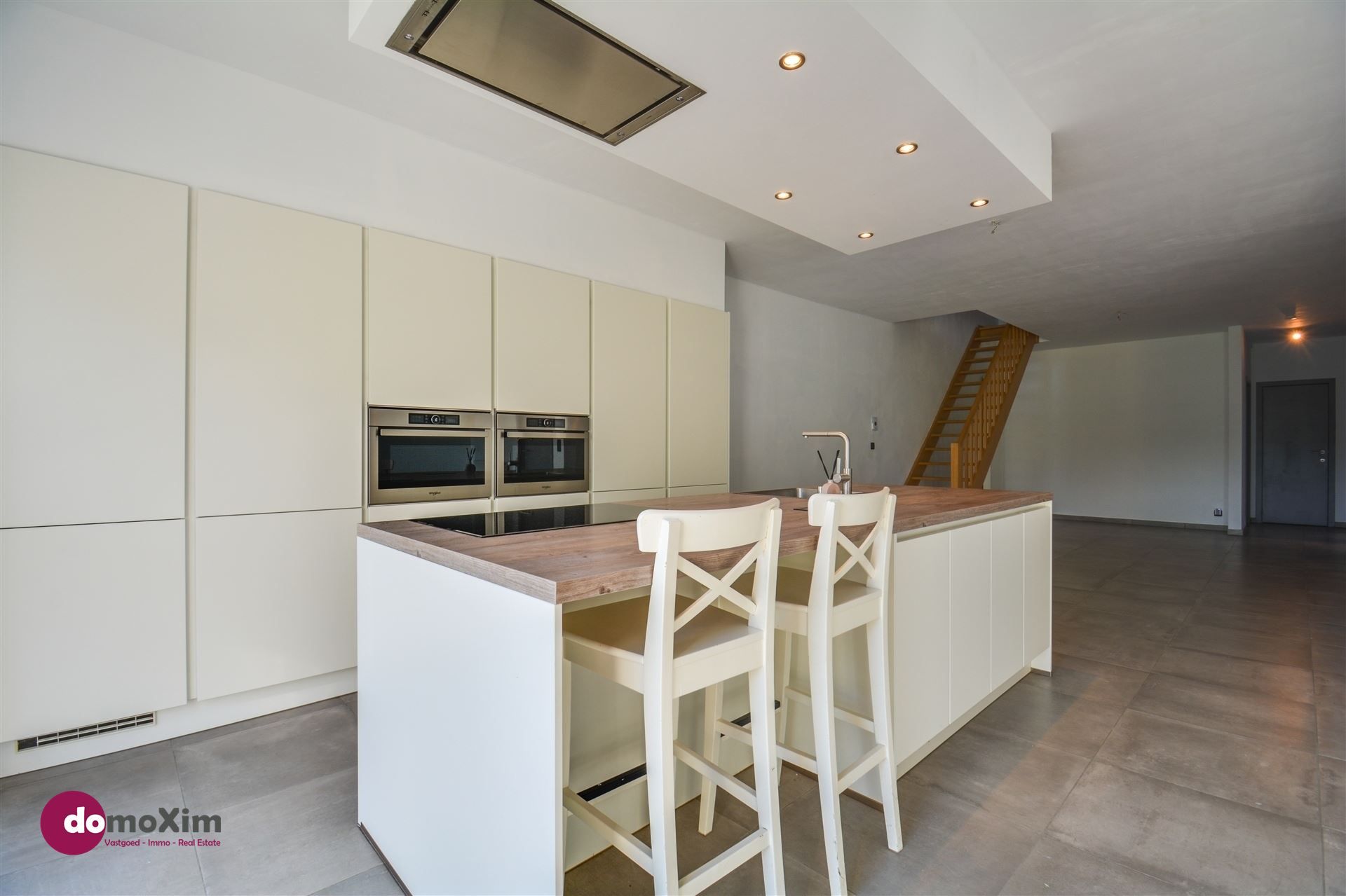 Centraal gelegen, ruime woning met tuin, garage én potentieel foto 8