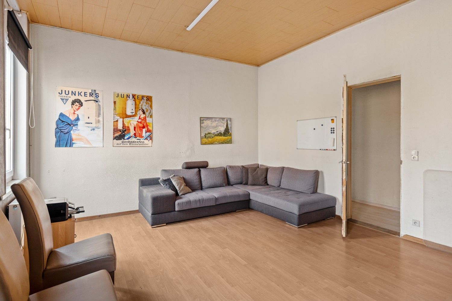 Ruime halfopen woning met 4 à 6 SLPKS, apart kantoor en een groot magazijn in Mortsel! foto 7