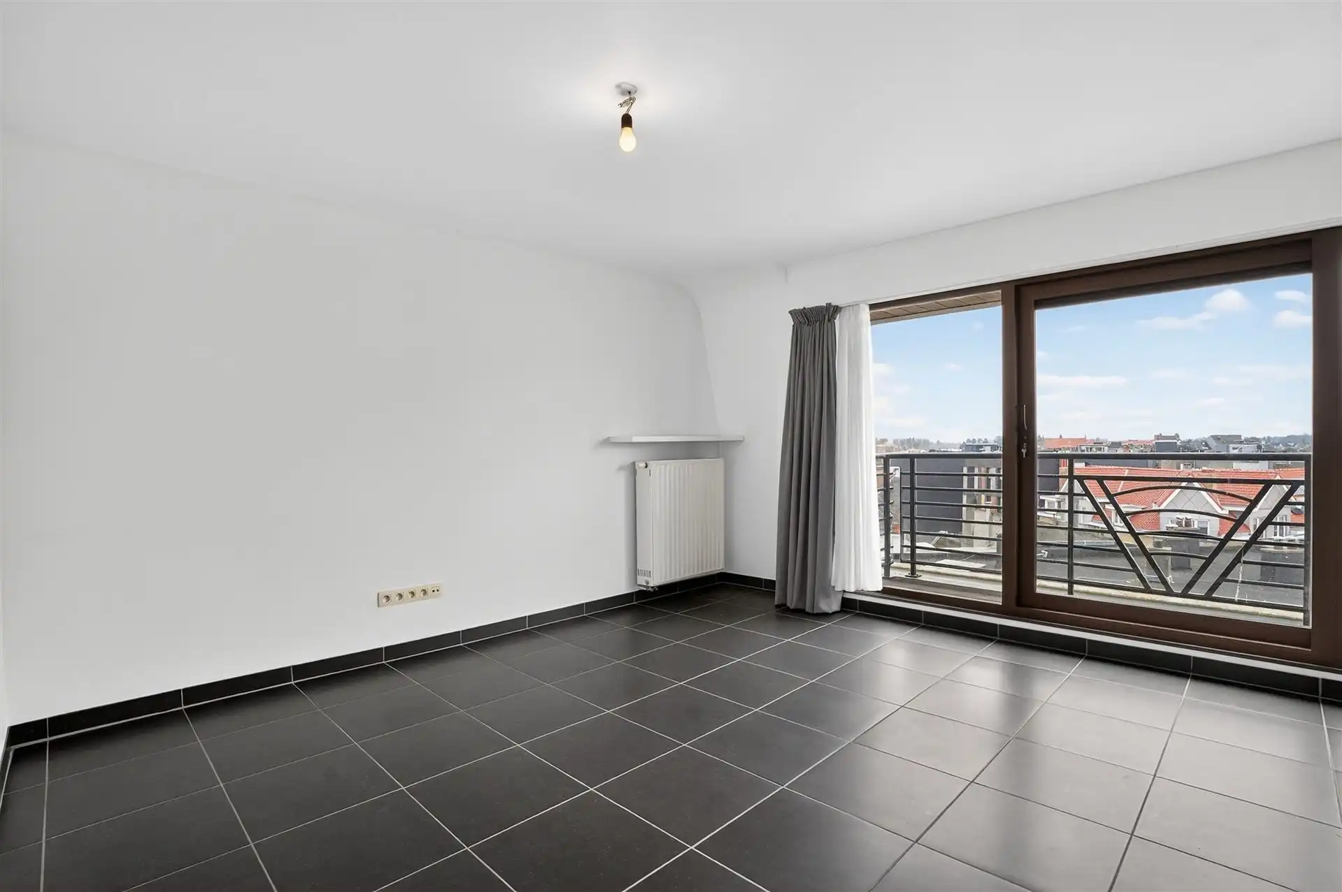 CENTRALE LIGGING / STAANPLAATS foto 7