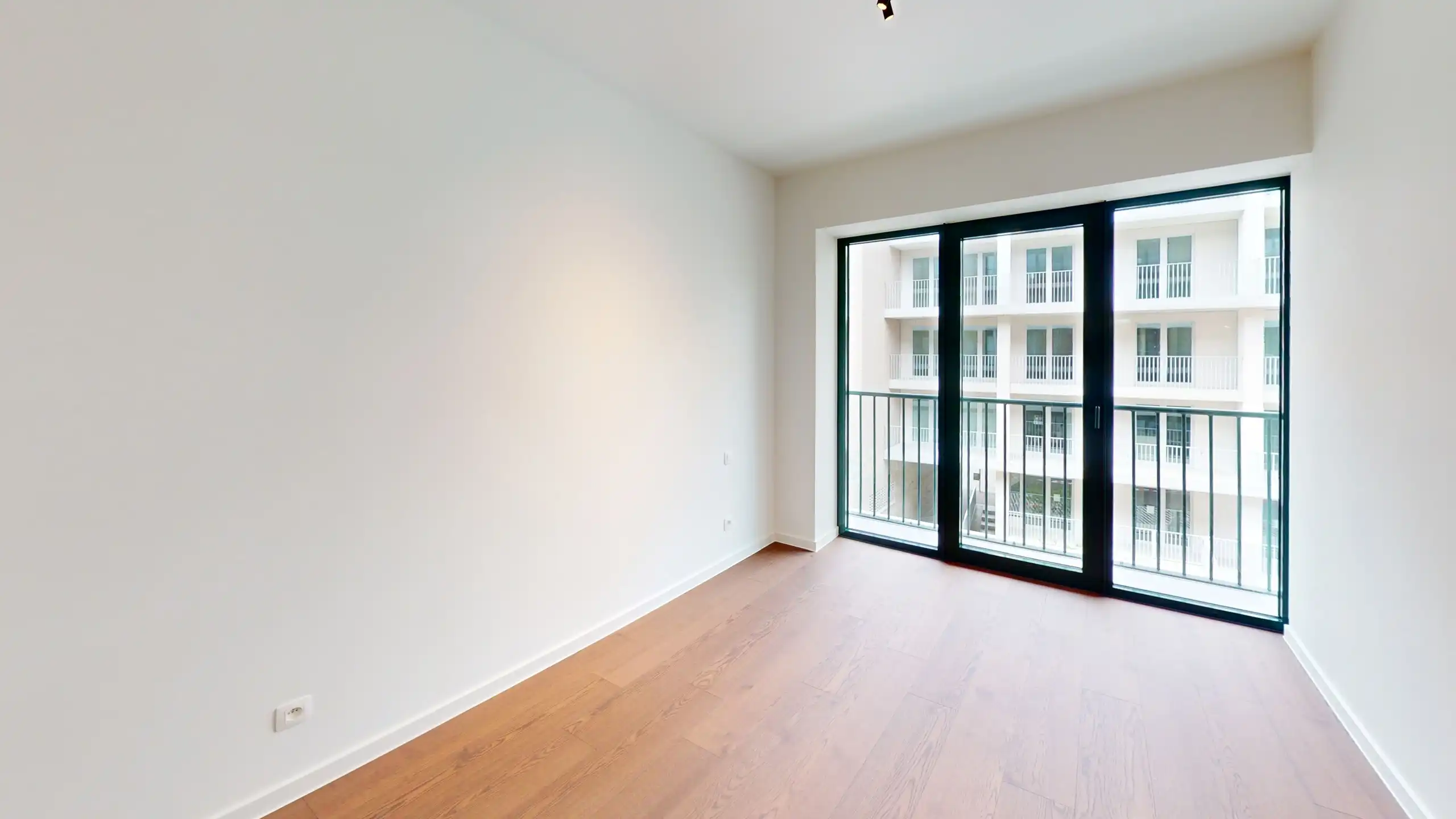 ANTWERPEN - Lichtrijk nieuwbouwappartement met 2 slaapkamers foto 4