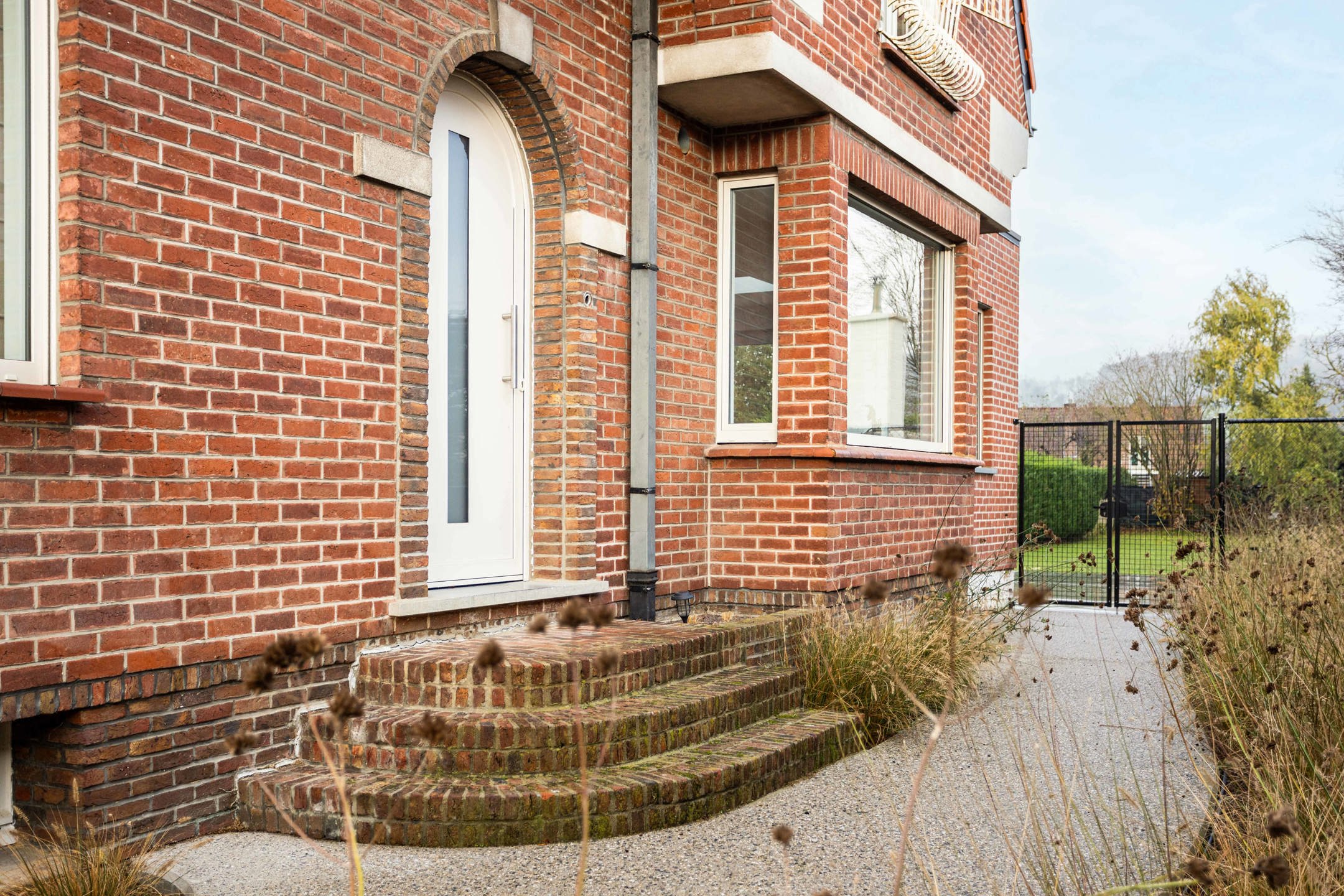 Kwalitatief gerenoveerde driegevelwoning met tuin foto 5