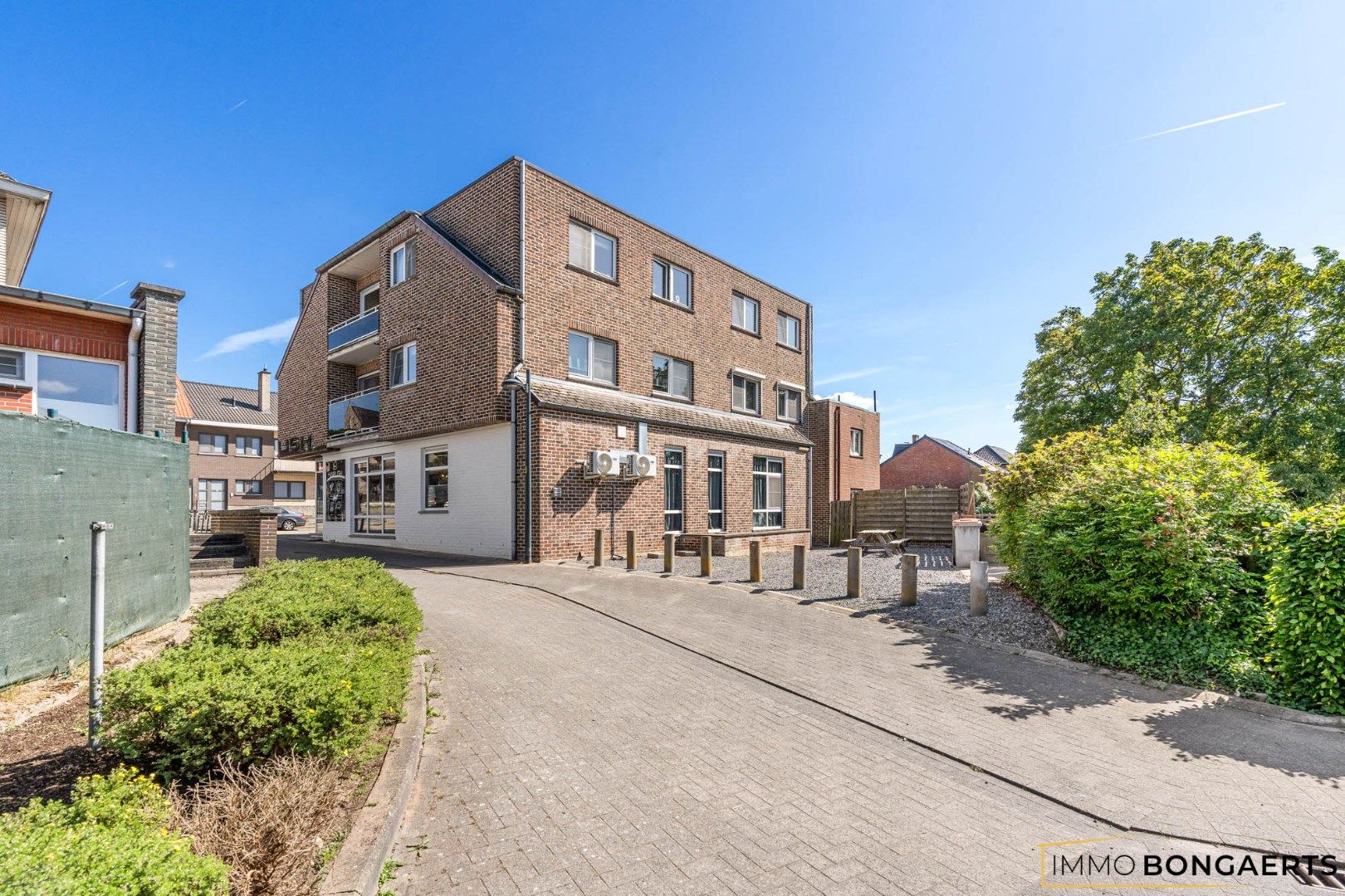 Gerenoveerd appartement met drie slaapkamers foto 18