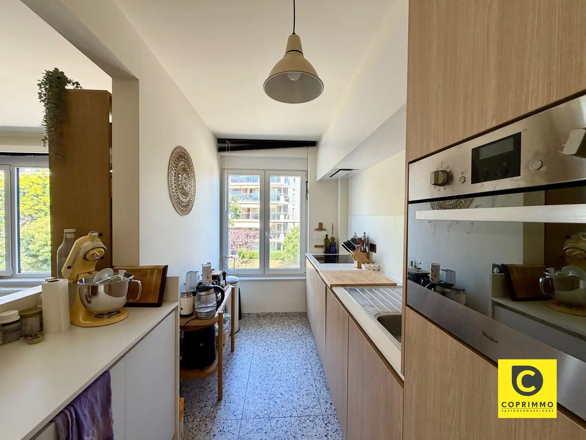 Gerenoveerd en lichtrijk 2 slpks appartement met terras! foto 5