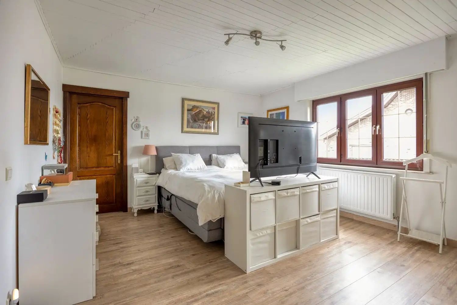 Statige en uitzonderlijk ruime woning op prachtig perceel met uniek groen uitzicht foto 11