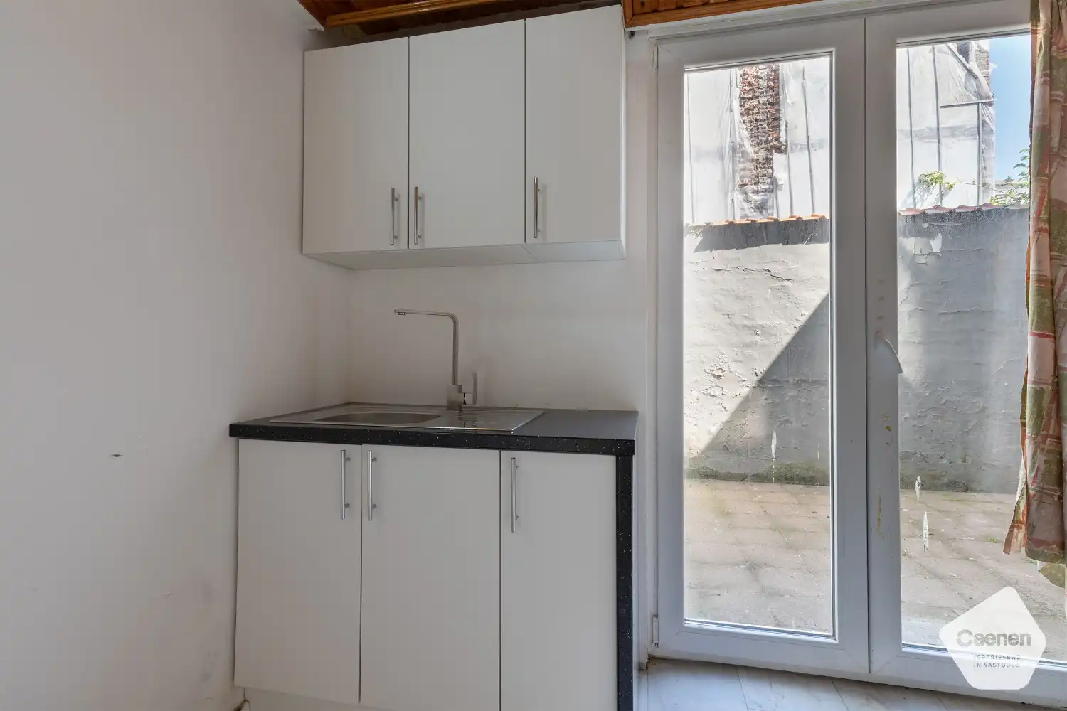 Een licht op te frissen appartement met twee slaapkamers, gelegen op een rustige locatie nabij het strand, het centrum en het openbaar vervoer foto 6