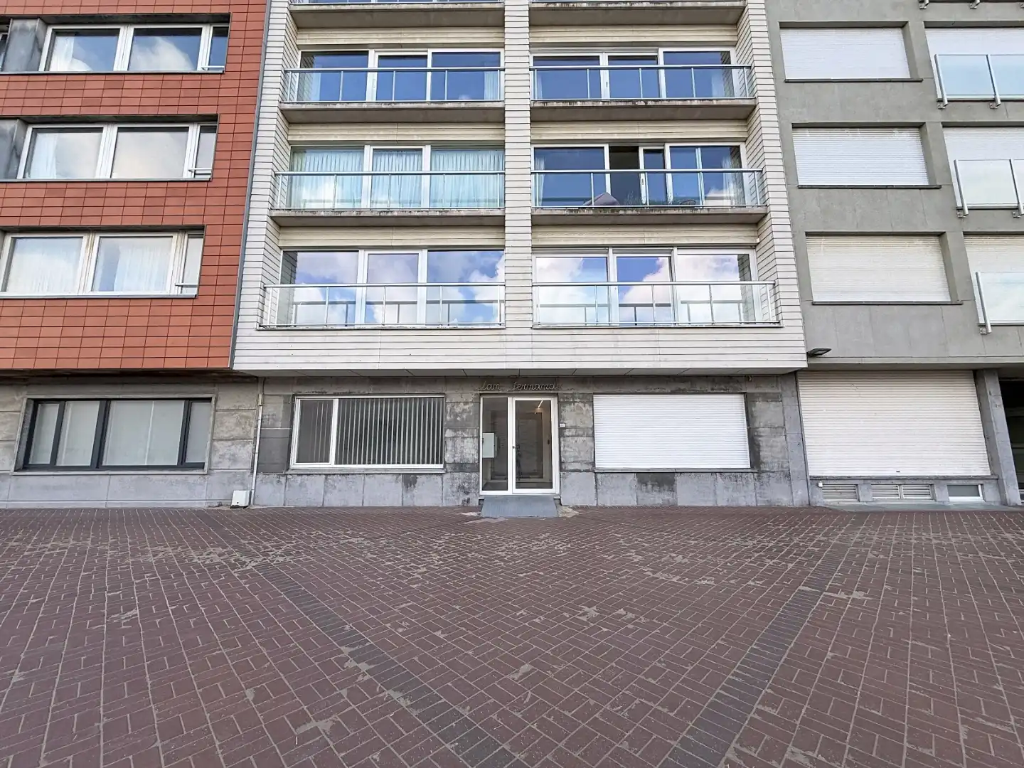Goed gelegen handelspand (type doorloper) Zeedijk Oostduinkerke foto 2