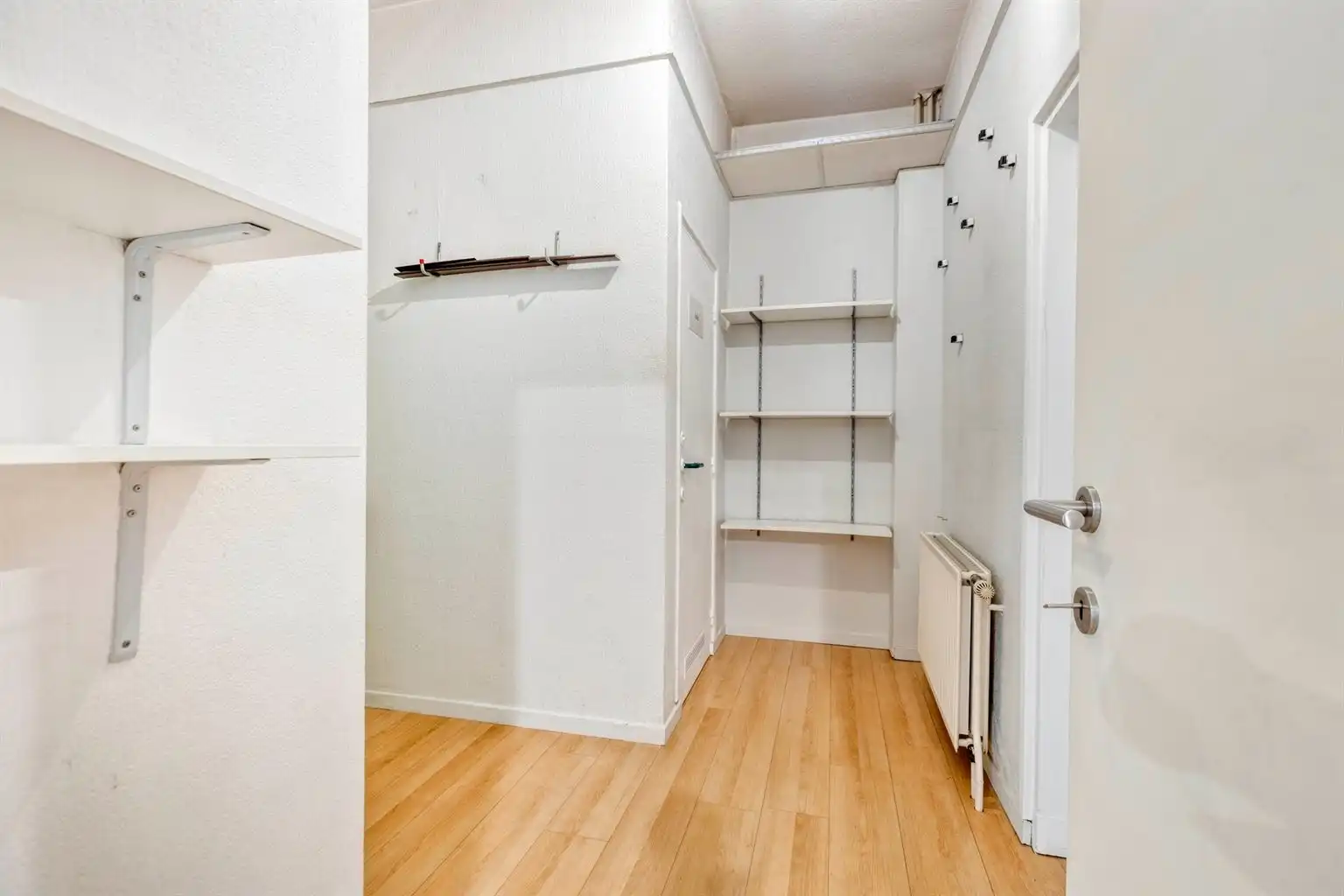 Karaktervol hoekpand met handelsruimte en ruime woning op een absolute topligging aan de Bosstraat in Maaseik.  foto 28