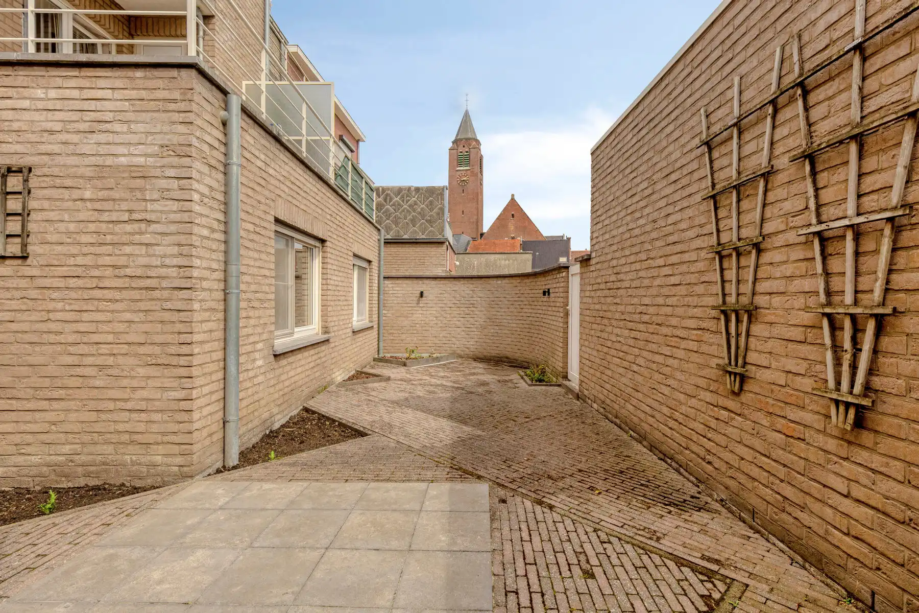 Instapklaar gelijkvloersapp met 2 slp, terras en garage! foto 19