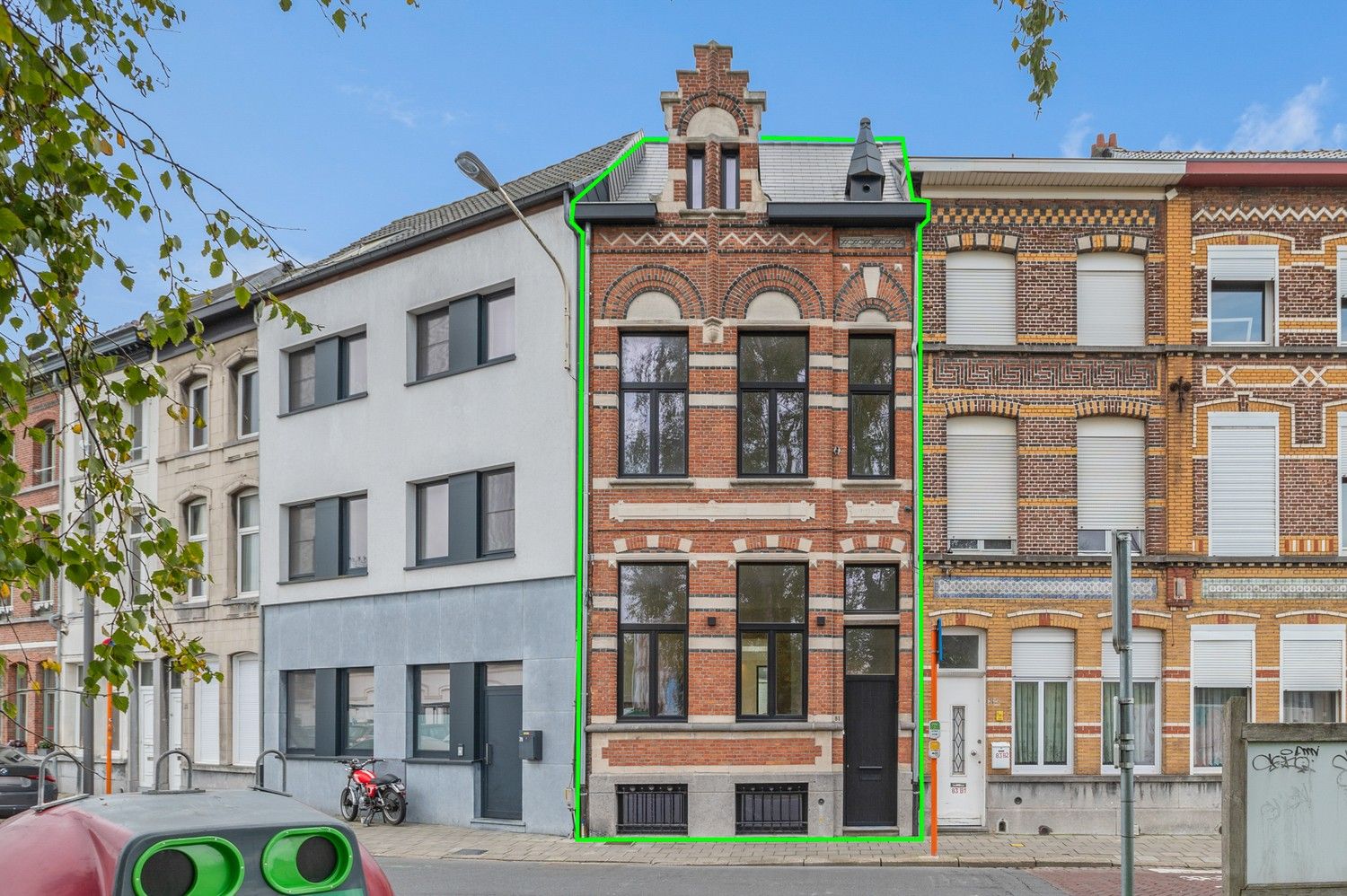 Volledig gerenoveerde woning met 3 slaapkamers op centrale ligging te Lier foto {{pictureIndex}}