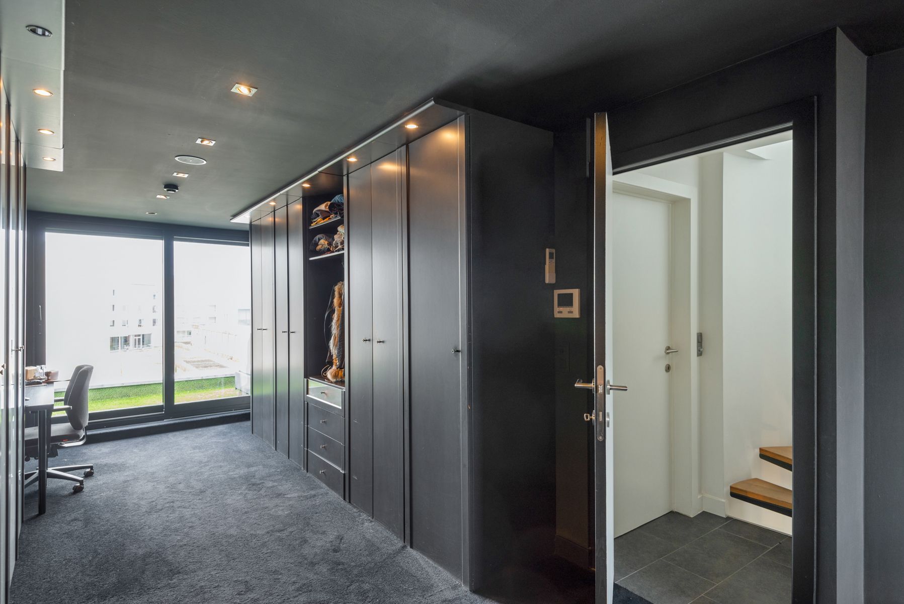 Degelijk gerenoveerde woning aan de Vesten te Lier. foto 17