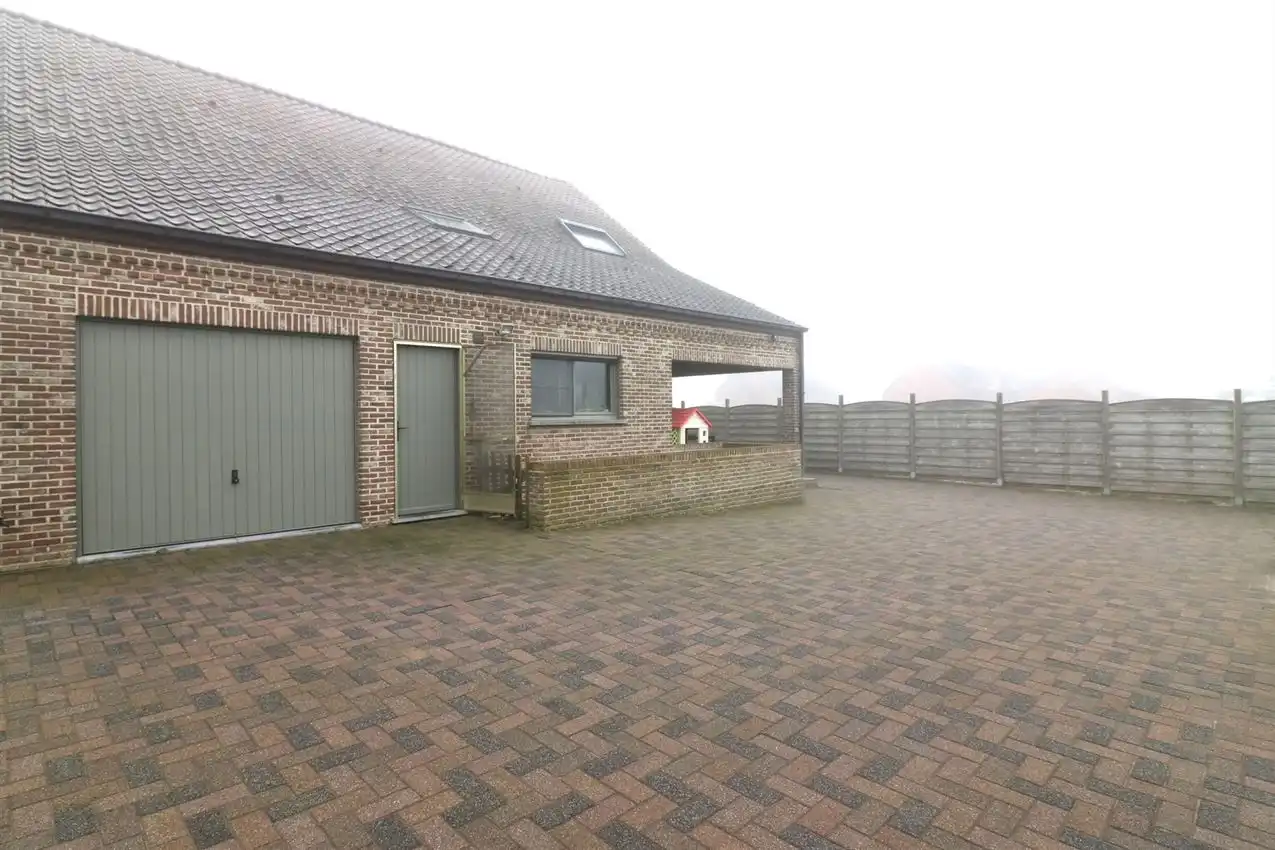 Villawoning met tuin op een goede locatie foto 38