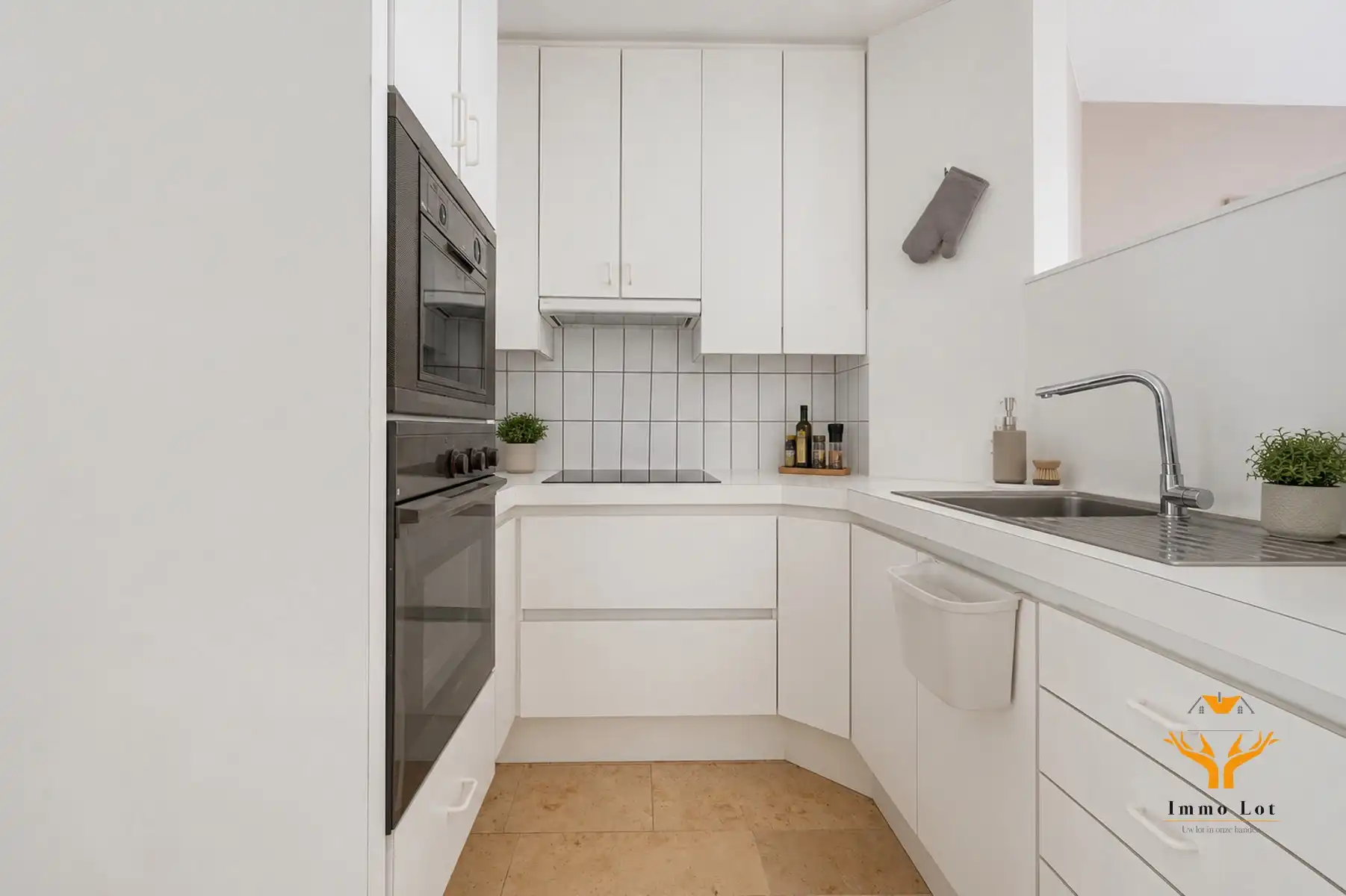 Instapklaar appartement aan de markt in Zele foto 8