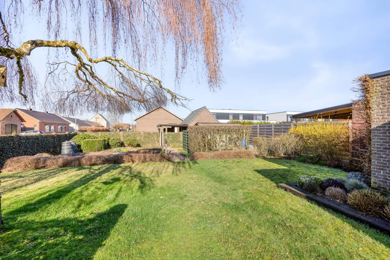 Gelijkvloerse woning met 3 slpks, rustig gelegen op 868 m² ! foto 2