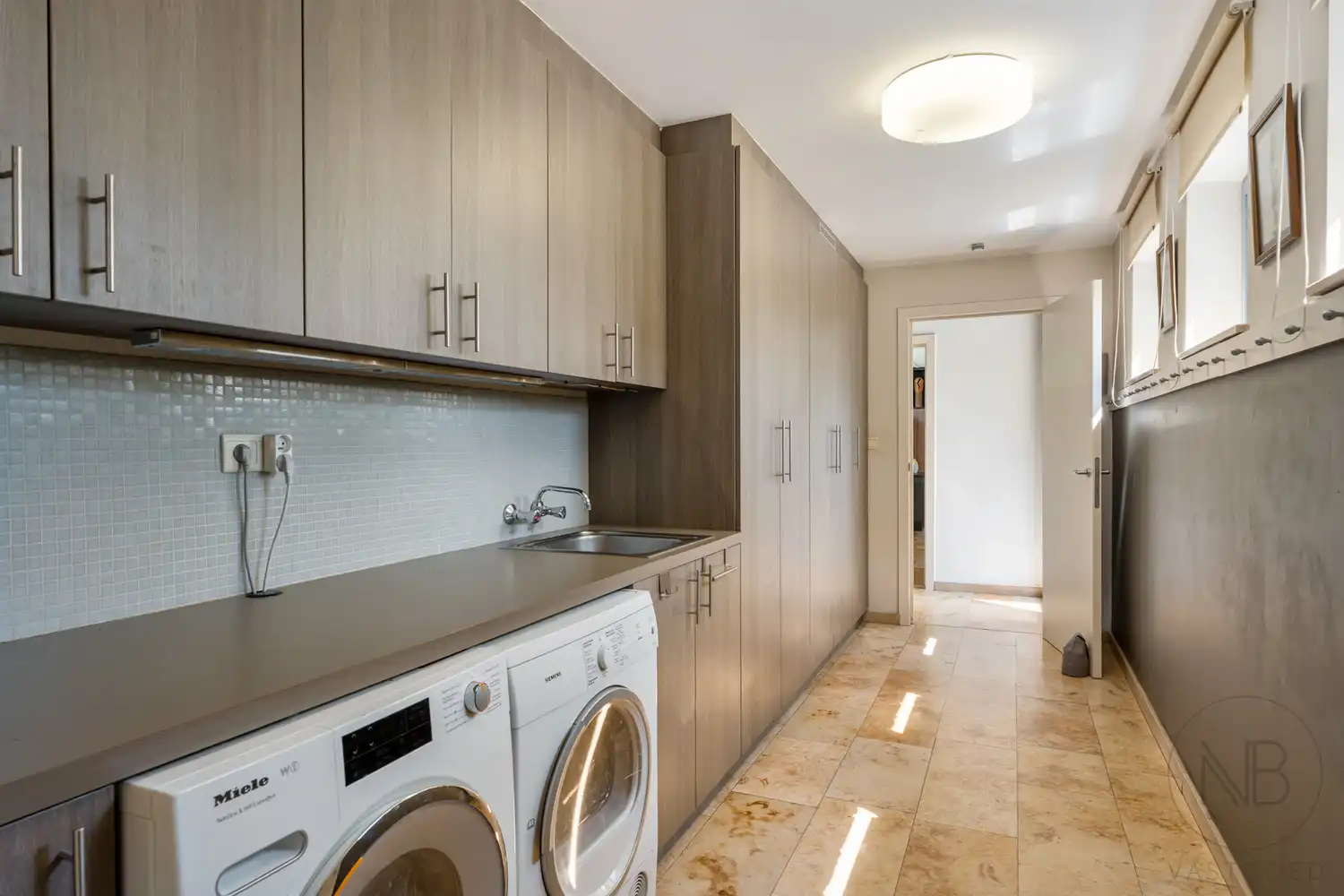 Moderne villa  met zwembad op toplocatie in Genk - instapklaar en future-proof foto 18