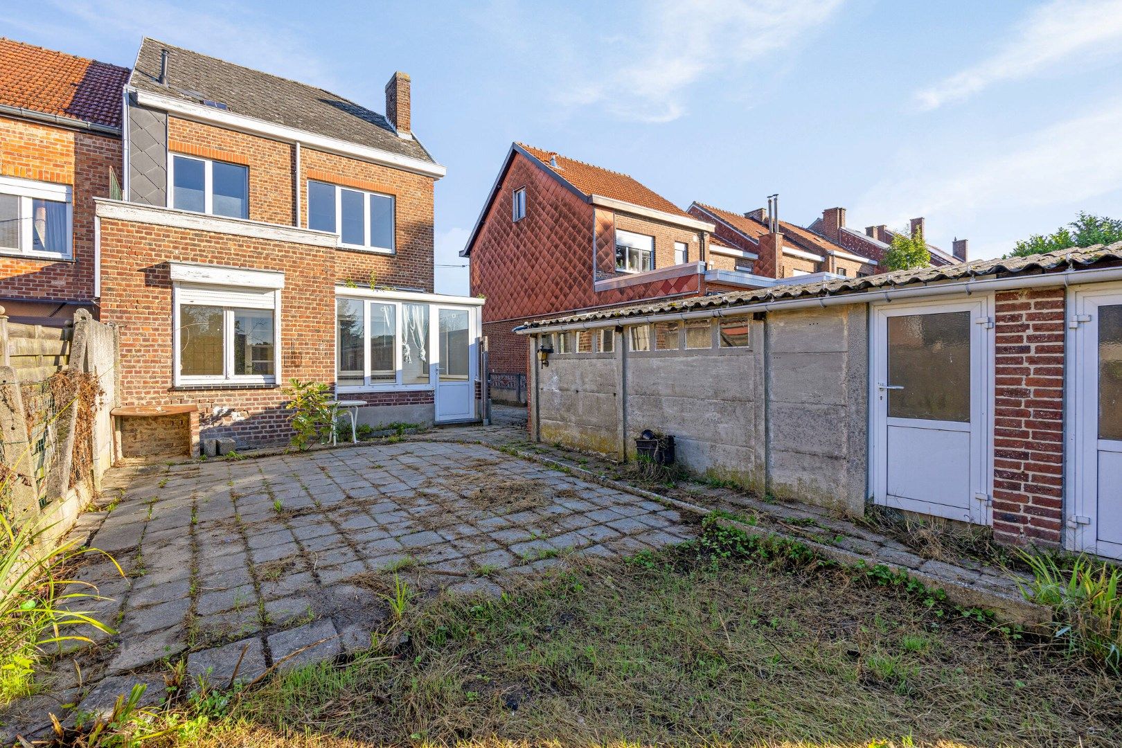 Gezinswoning met garage en grote tuin foto 26