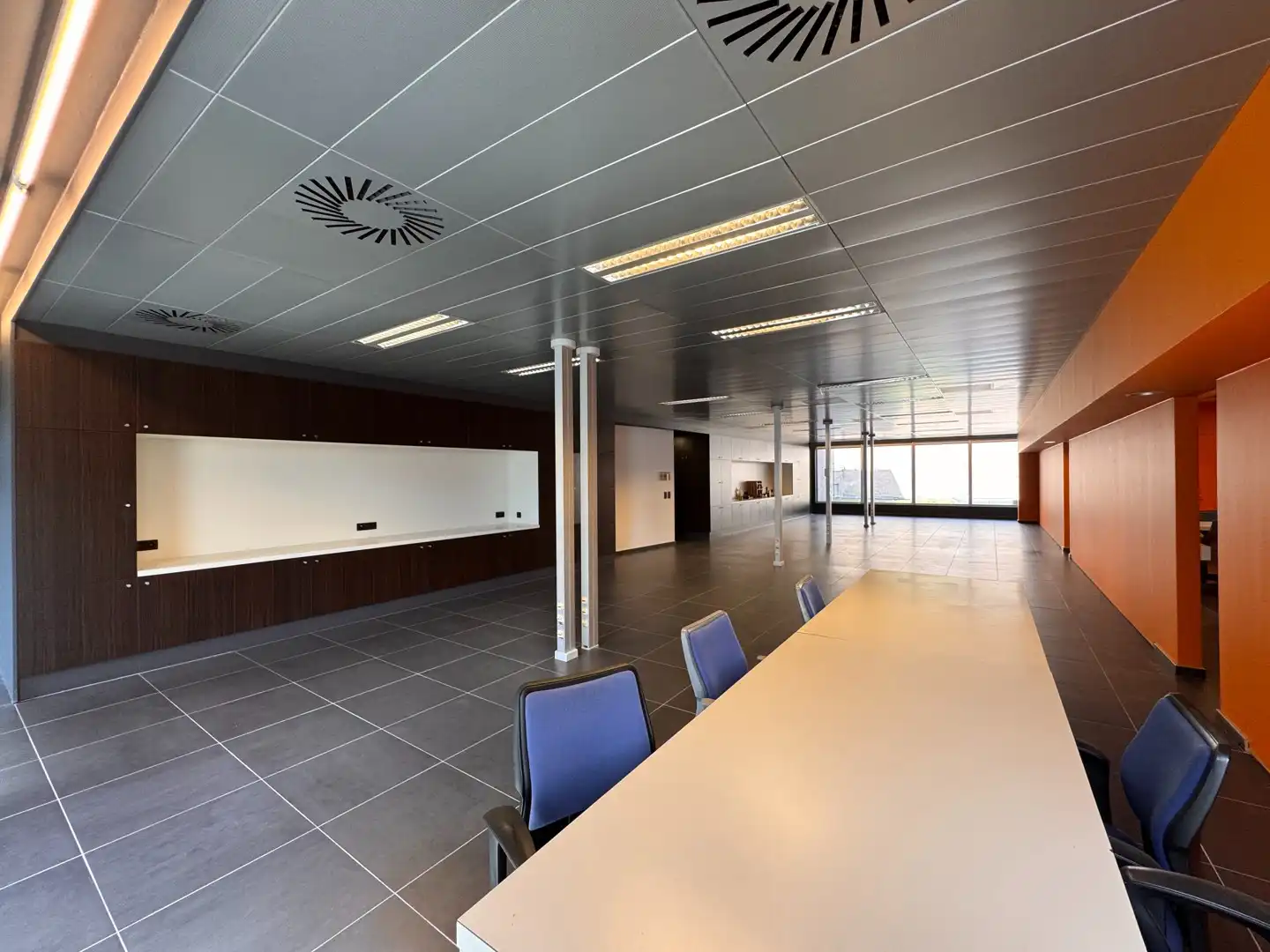 Kantoorruimte op toplocatie in het stadscentrum van Ieper foto 3