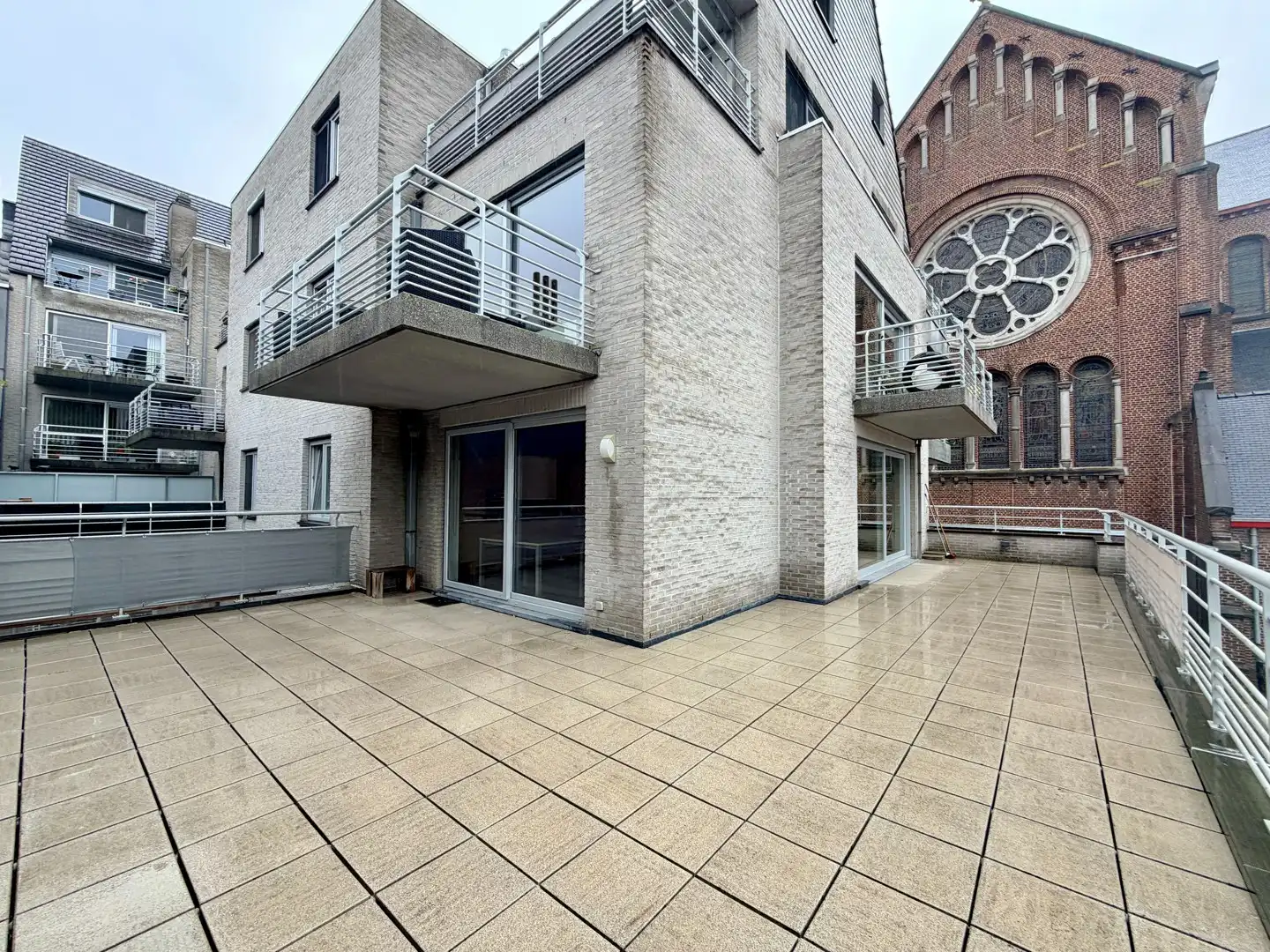 Recent appartement op de Grote Markt van Wevelgem! foto 7