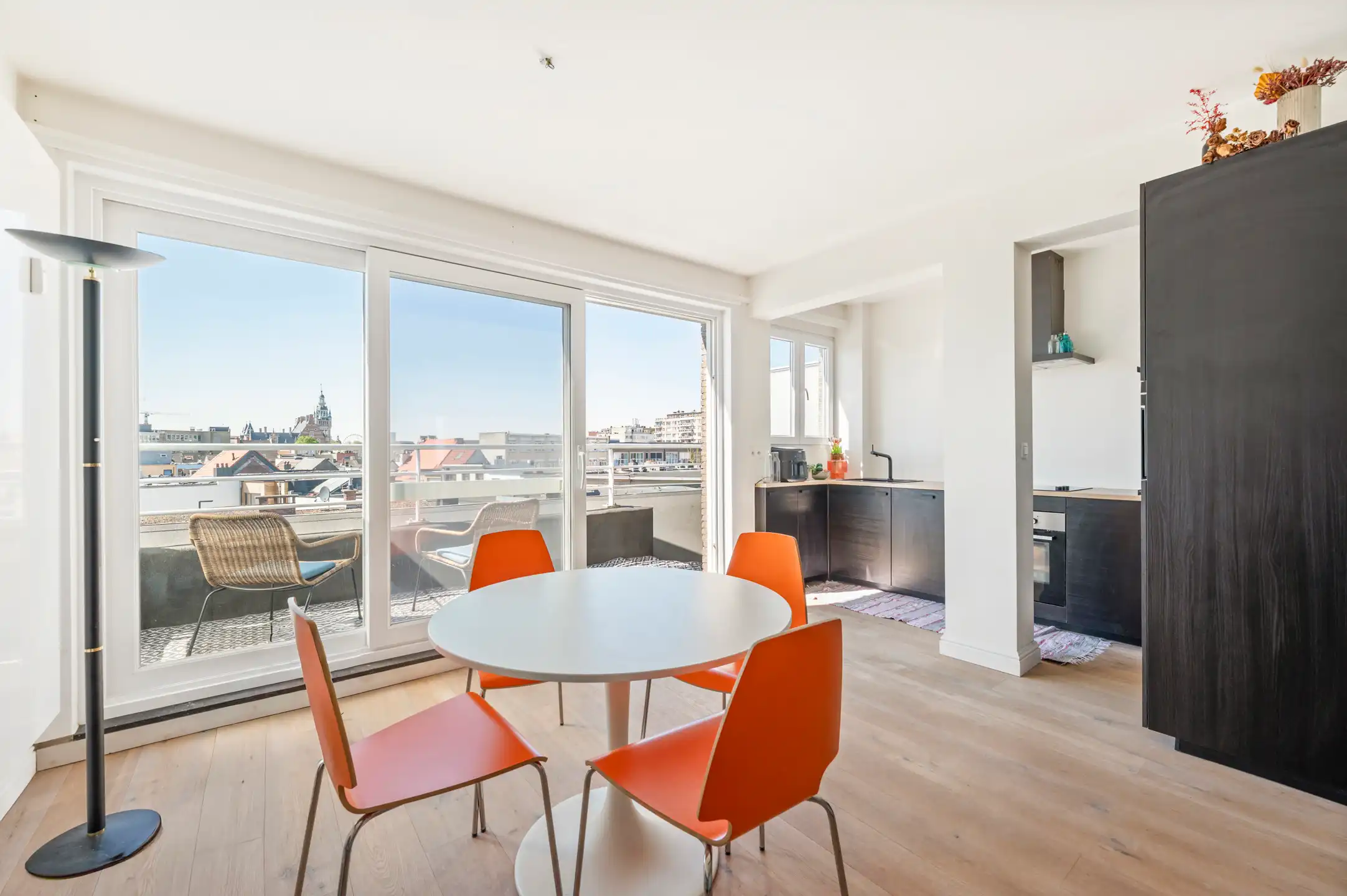 Lichtrijk penthouse met terras in Antwerpen foto 5