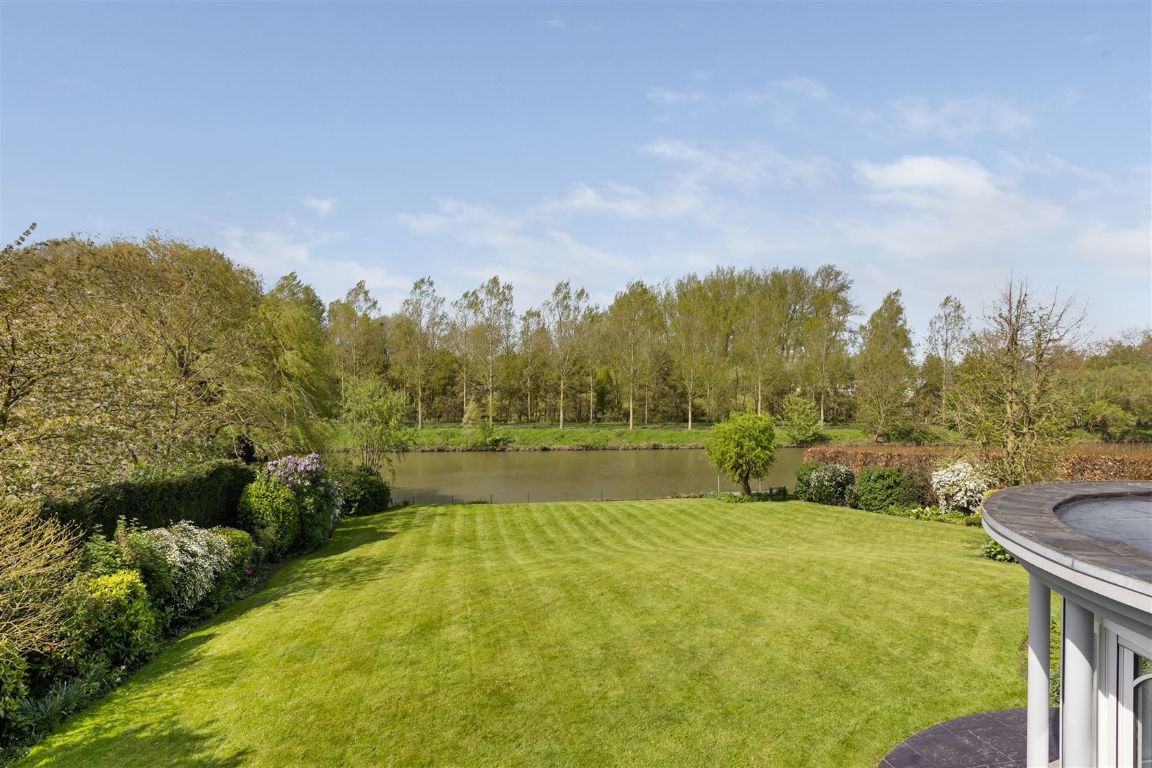 Villa gelegen aan de oevers van de Leie te Astene foto 10