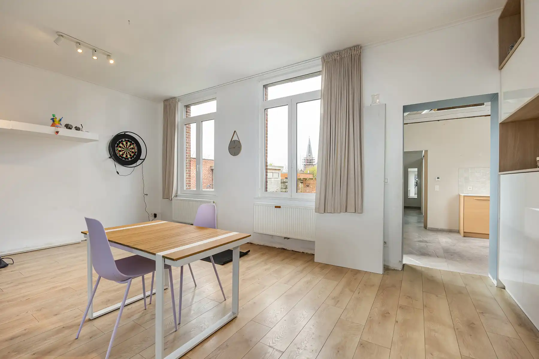 Ruime gezinswoning met tuin en 4 slaapkamers. foto 4